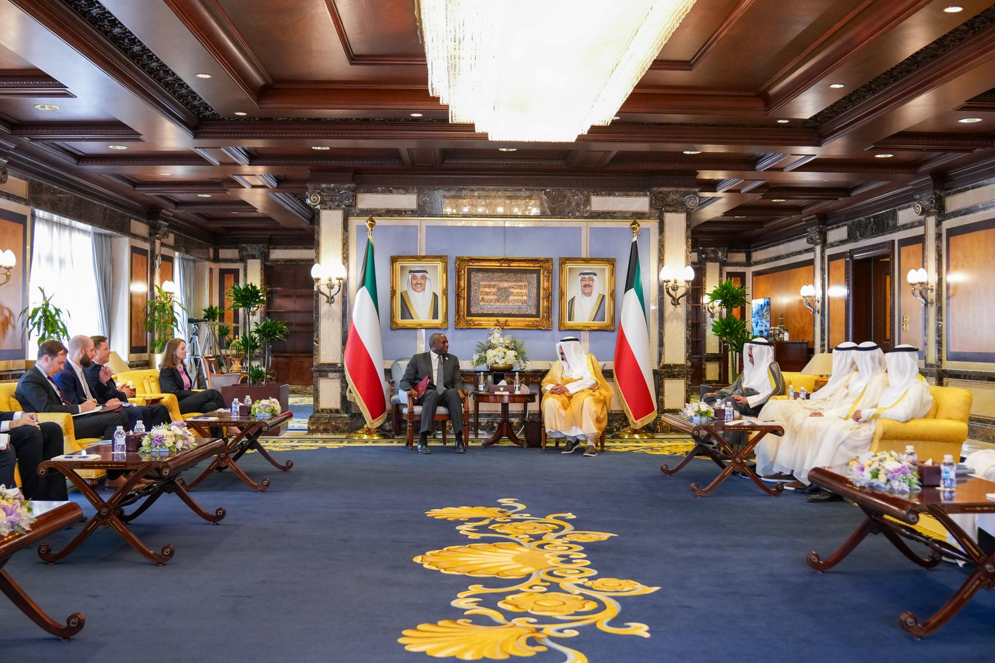 سمو الشيخ أحمد عبدالله الأحمد الصباح رئيس مجلس الوزراء يستقبل وزير الخارجية وشؤون الكومنولث في المملكة المتحدة ديفيد لامي