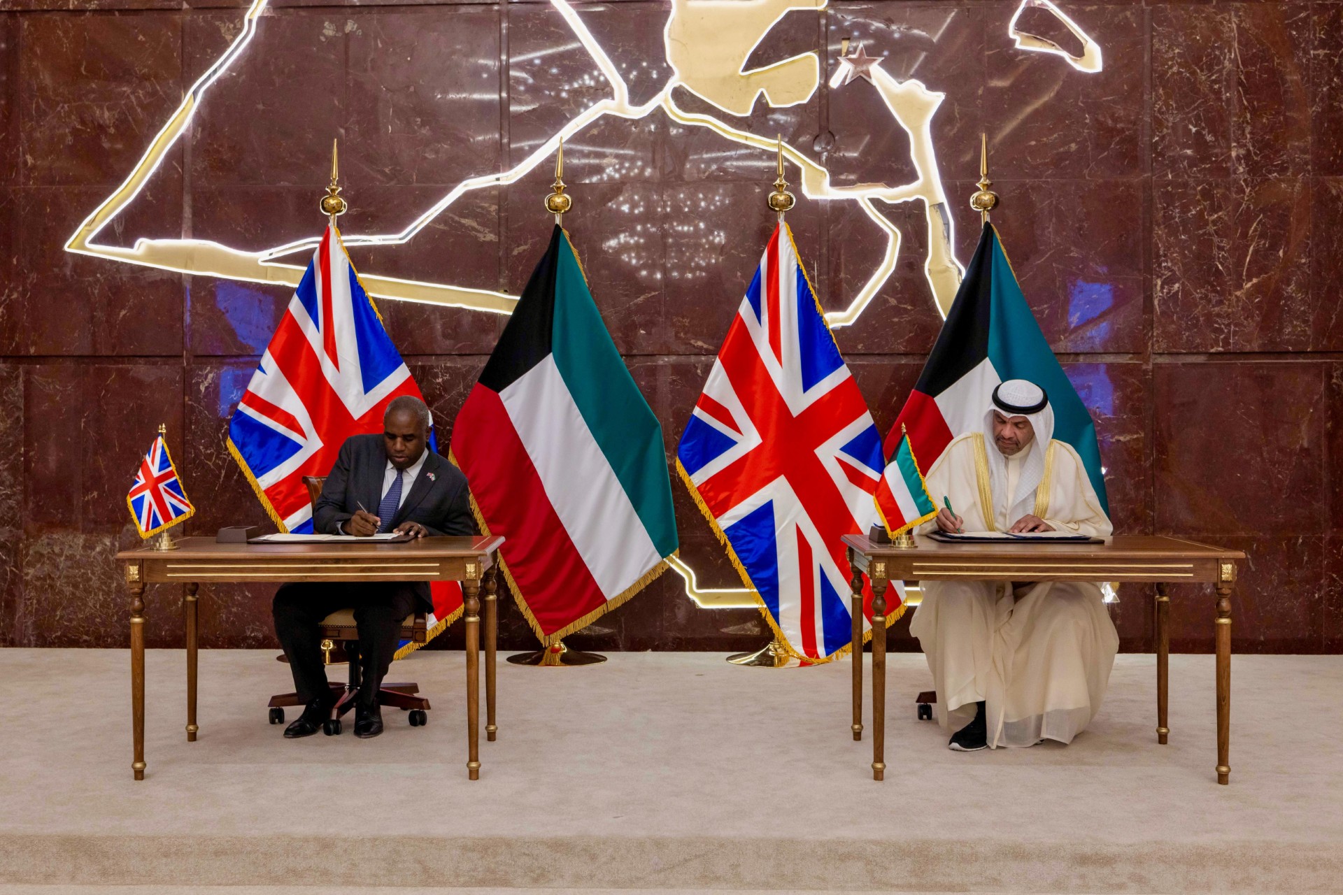 Kuwait Foreign Minister, KFAED Chairman and UK Foreign Secretary during signing of agreements