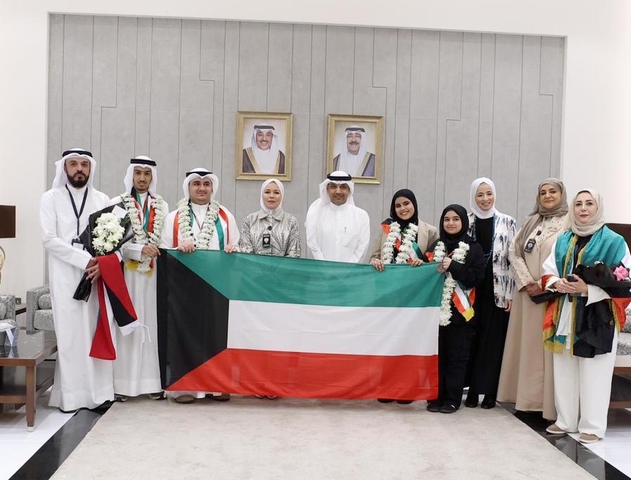 وكيل الوزارة بالتكليف المهندس محمد الخالدي يستقبل  الطلبة الفائزين ب4 ميداليات في الأولمبياد العربي ال10 للكيمياء في الأردن بحضور الموجه الفني العام للعلوم دلال المسعود