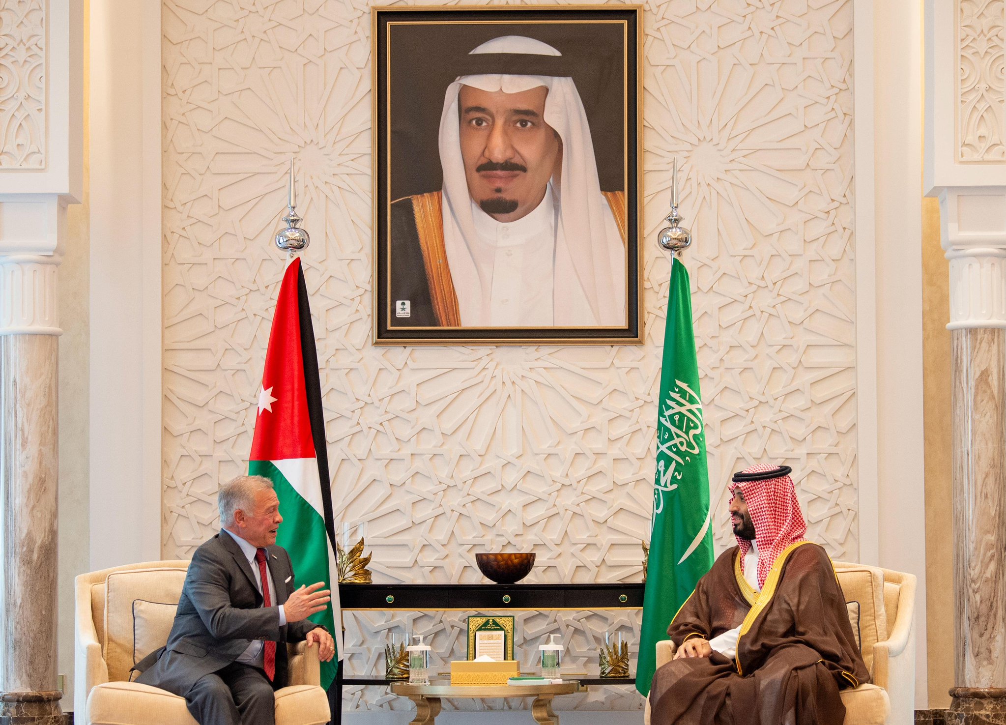 ولي العهد السعودي رئيس مجلس الوزراء الأمير محمد بن سلمان يبحث مع العاهل الأردني الملك عبدالله الثاني تطورات الأوضاع في غزة والأراضي الفلسطينية