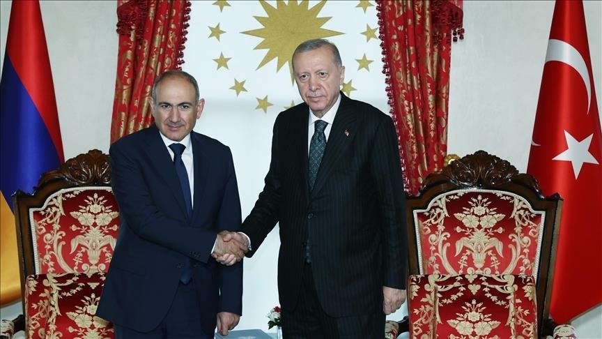 Turkish President Recep Tayyip Erdogan with Armenian Prime Minister Nikol Pashinyan