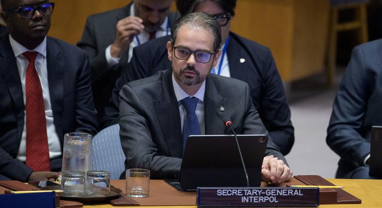 الأمين العام للمنظمة البحرية الدولية أرسينيو دومينغيز يلقي كلمته