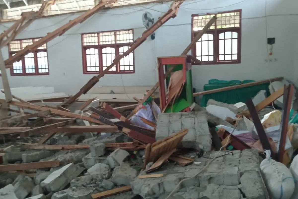 Dozens injured after a 5.98 magnitude quake jolts central Indonesia