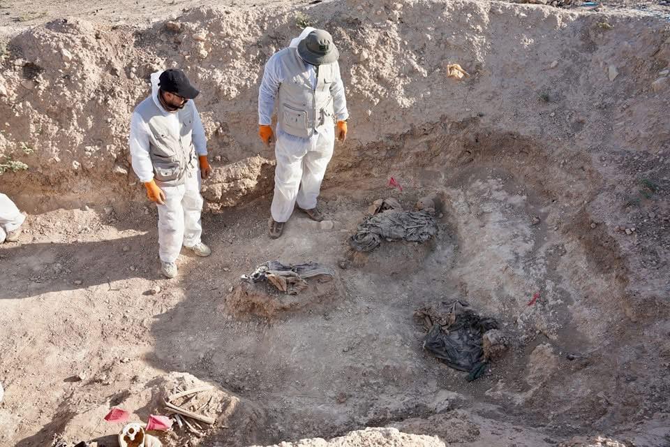 جانب من عملية فتح مقبرة (الخسفة ) الجماعية بمحافظة نينوى