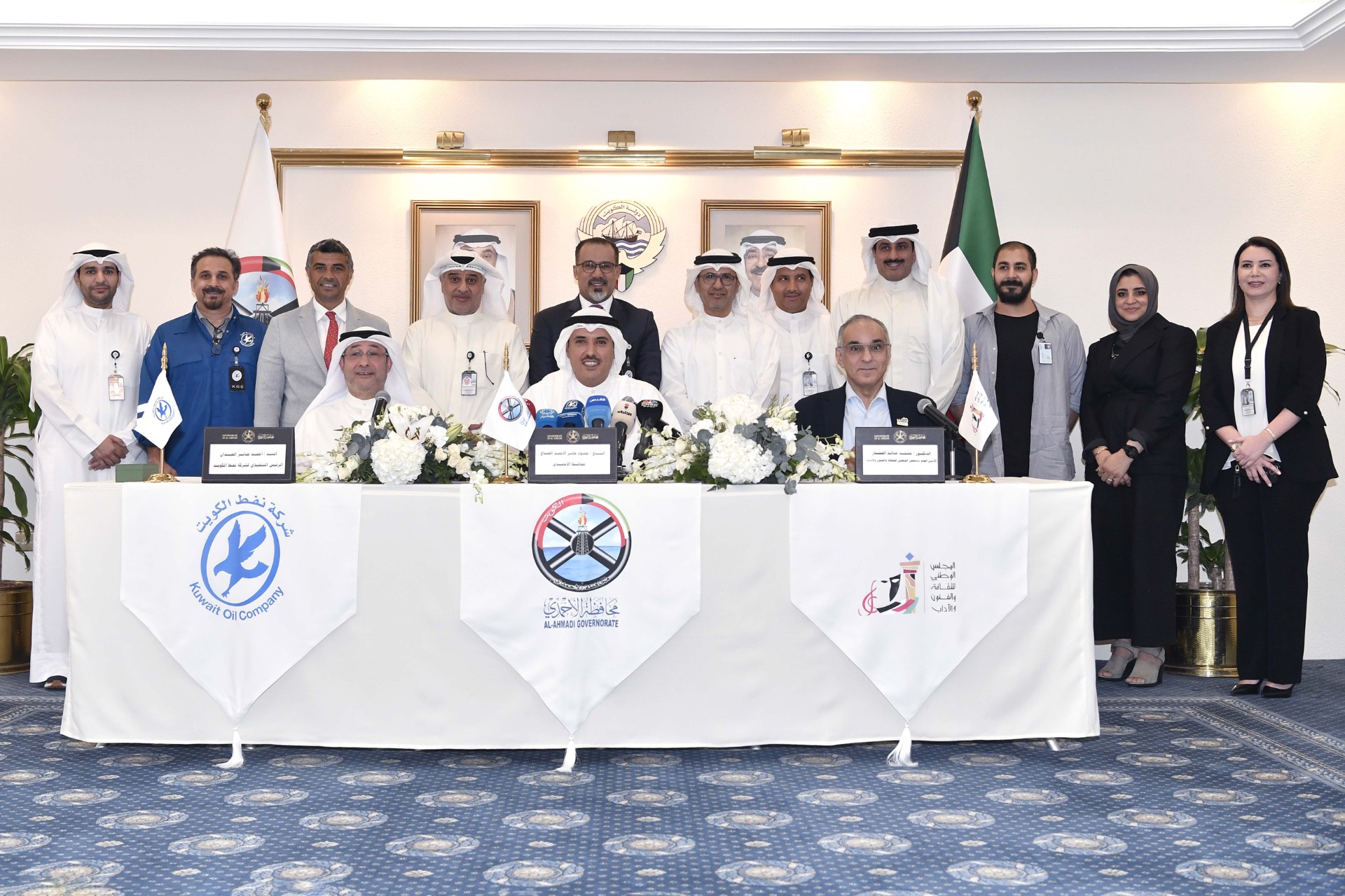 الجهات الرسمية المشاركة بتوقيع اتفاقية الإشراف على تنفيذ أعمال المشروع ترميم سوق الأحمدي القديم وسينما الأحمدي.