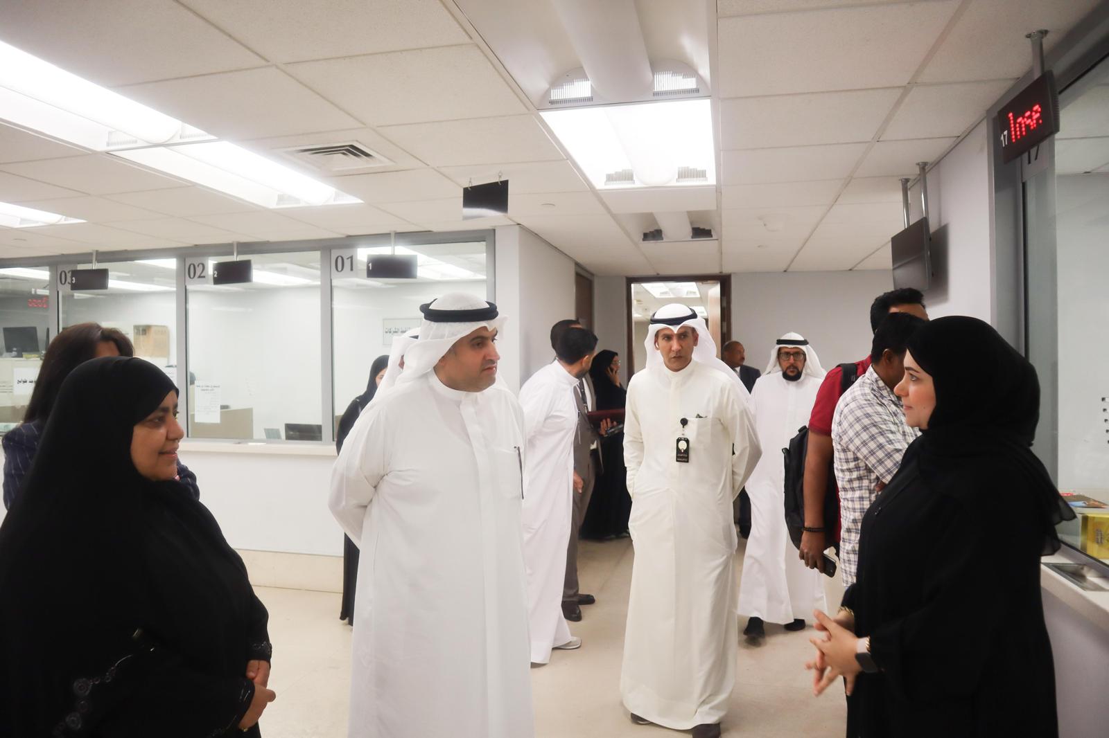 وزير العدل المستشار ناصر السميط خلال جولة تفقدية في محكمة حولي