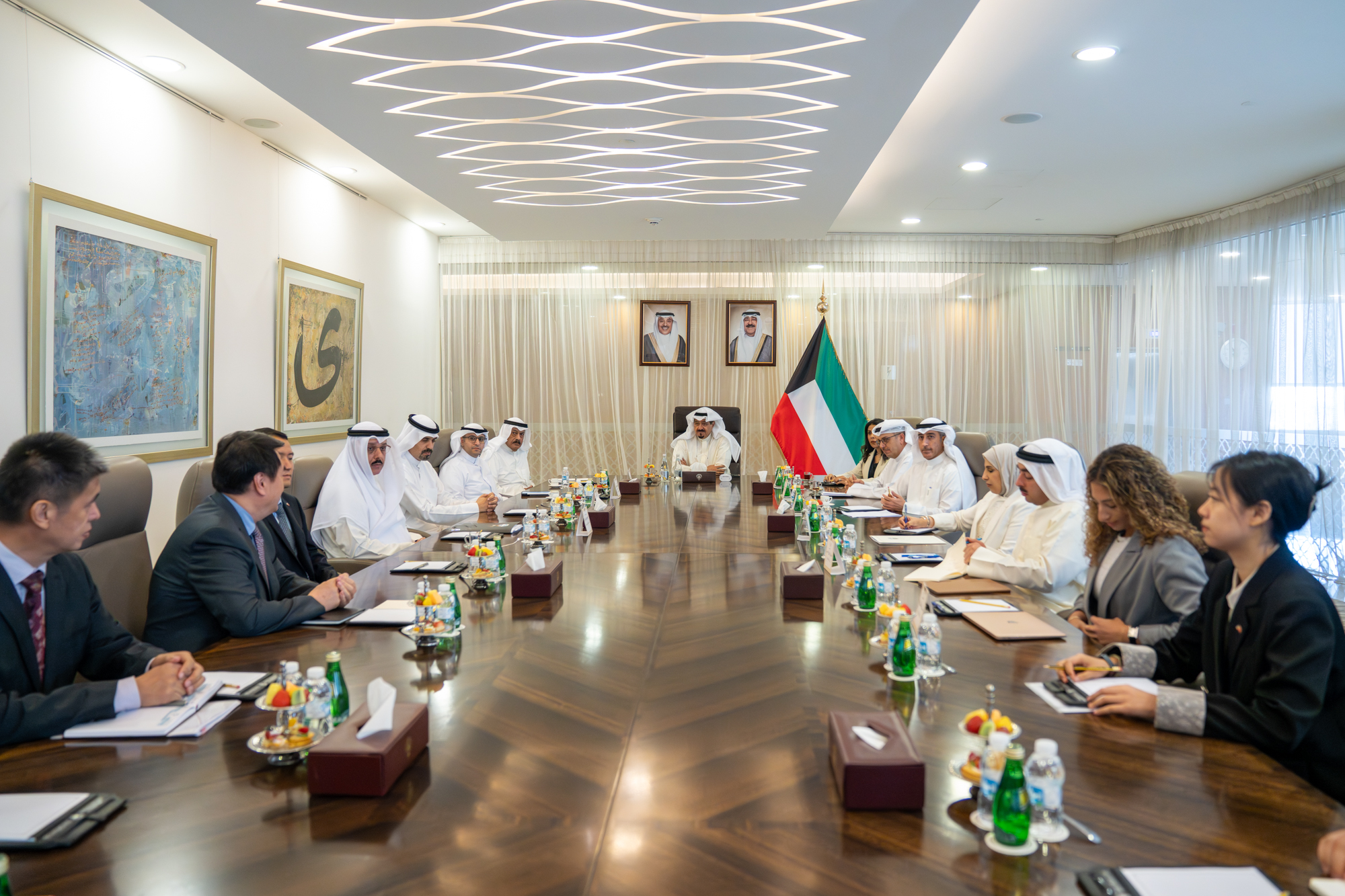 سمو رئيس مجلس الوزراء الشيخ أحمد عبدالله الأحمد الصباح يستقبل رئيس وفد شركة مجموعة الصين باوو للصلب وكبار ممثلي الشركة الصينية للبناء والمواصلات
