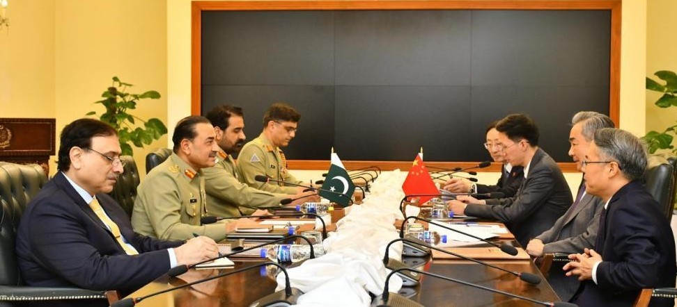 Pakistan and China discuss regional security during a meeting