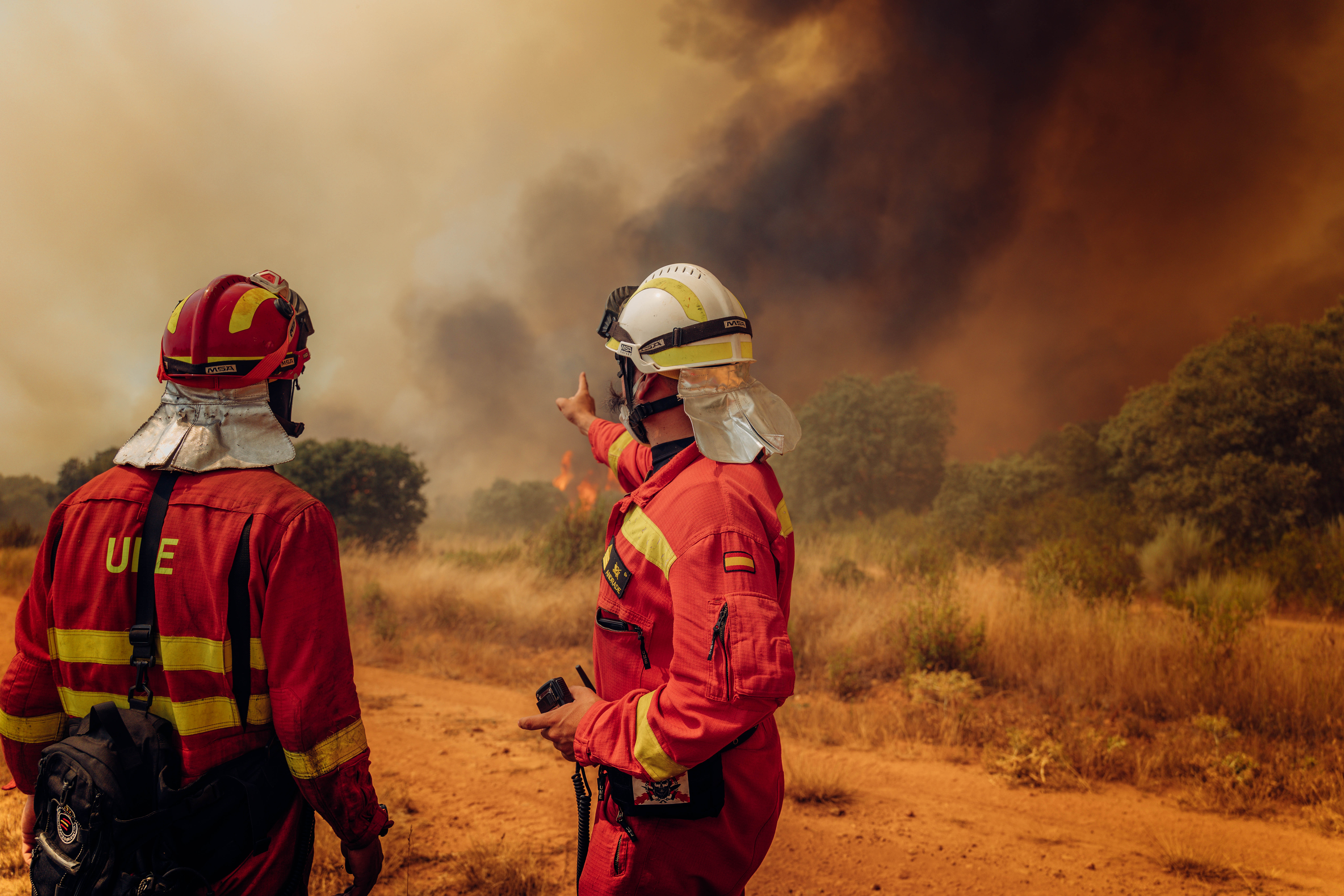 مكافحة الحرائق التي اجتاحت مناطق واسعة شمال غربي إسبانيا