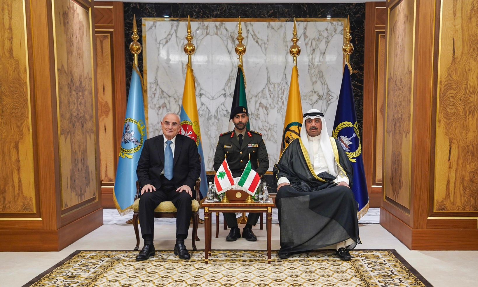 وزير الدفاع لدى استقباله وزير الدفاع الوطني اللبناني في متحف قصر السلام