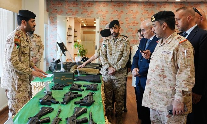 وزير الدفاع اللبناني يزور هيئة الامداد والتموين