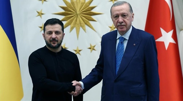 الرئيس التركي رجب طيب أردوغان مع نظيره الأوكراني فولوديمير زيلينسكي