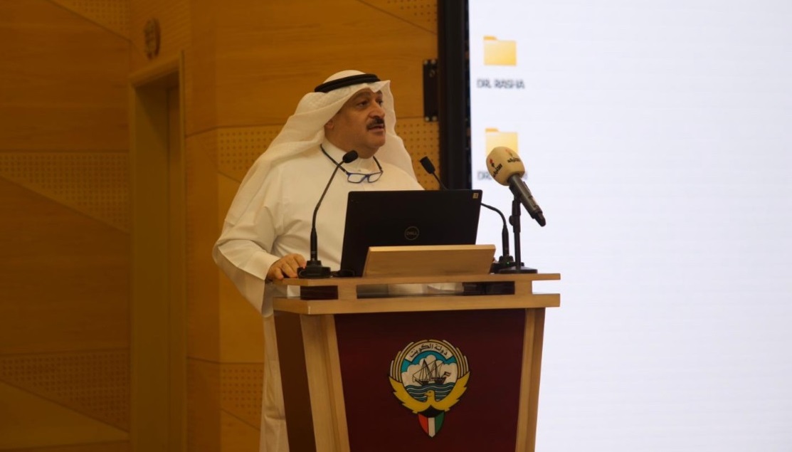 وزير الصحة رئيس مجلس أمناء معهد الكويت للاختصاصات الطبية (كيمز) الدكتور أحمد العوضي يلقي كلمته