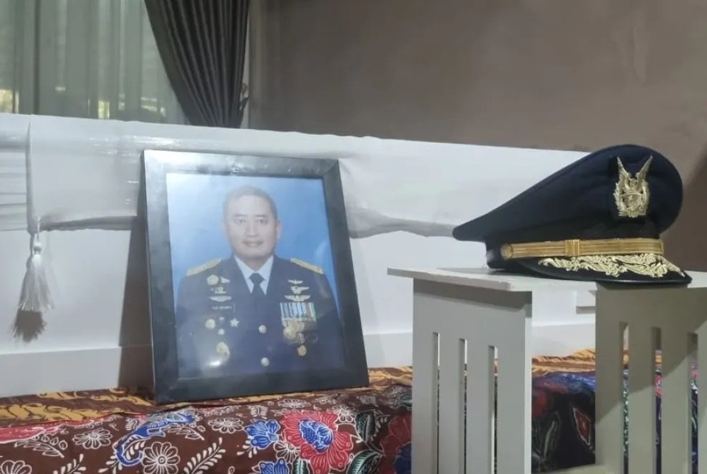 Indonesia air commodore killed in training fighter jet crash