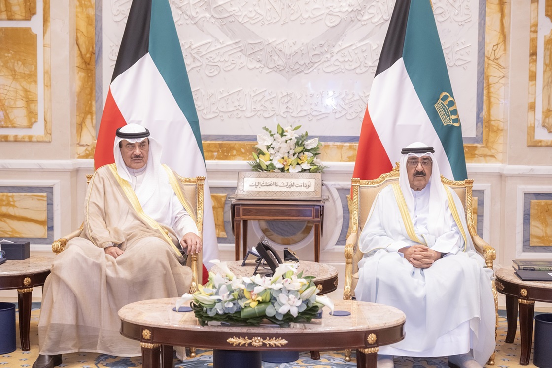 Kuwait Amir receives newly appointed Amiri Diwan Minister