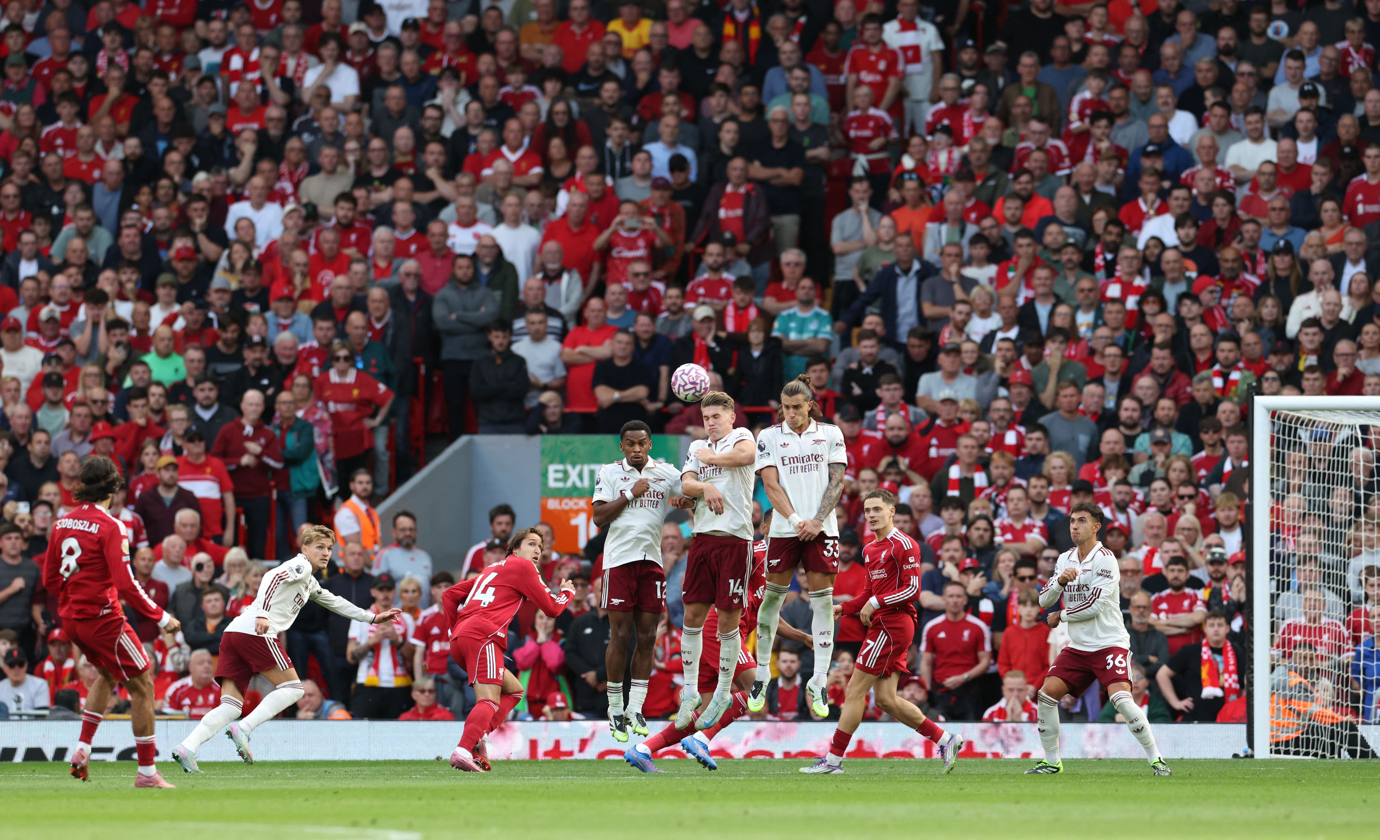 جانب من مباراة ليفربول  وأرسنال في الدوري الإنجليزي