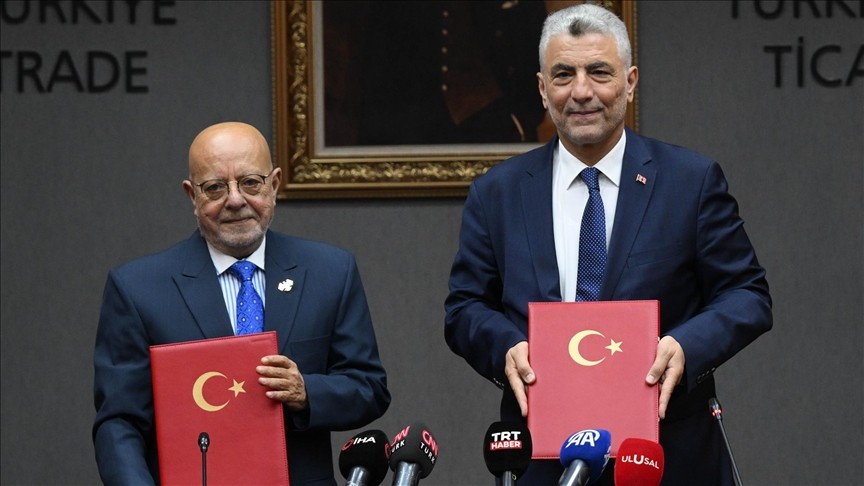 جانب من توقيع بروتوكولا لتأسيس لجنة اقتصادية وتجارية مشتركة بين تركيا وسوريا