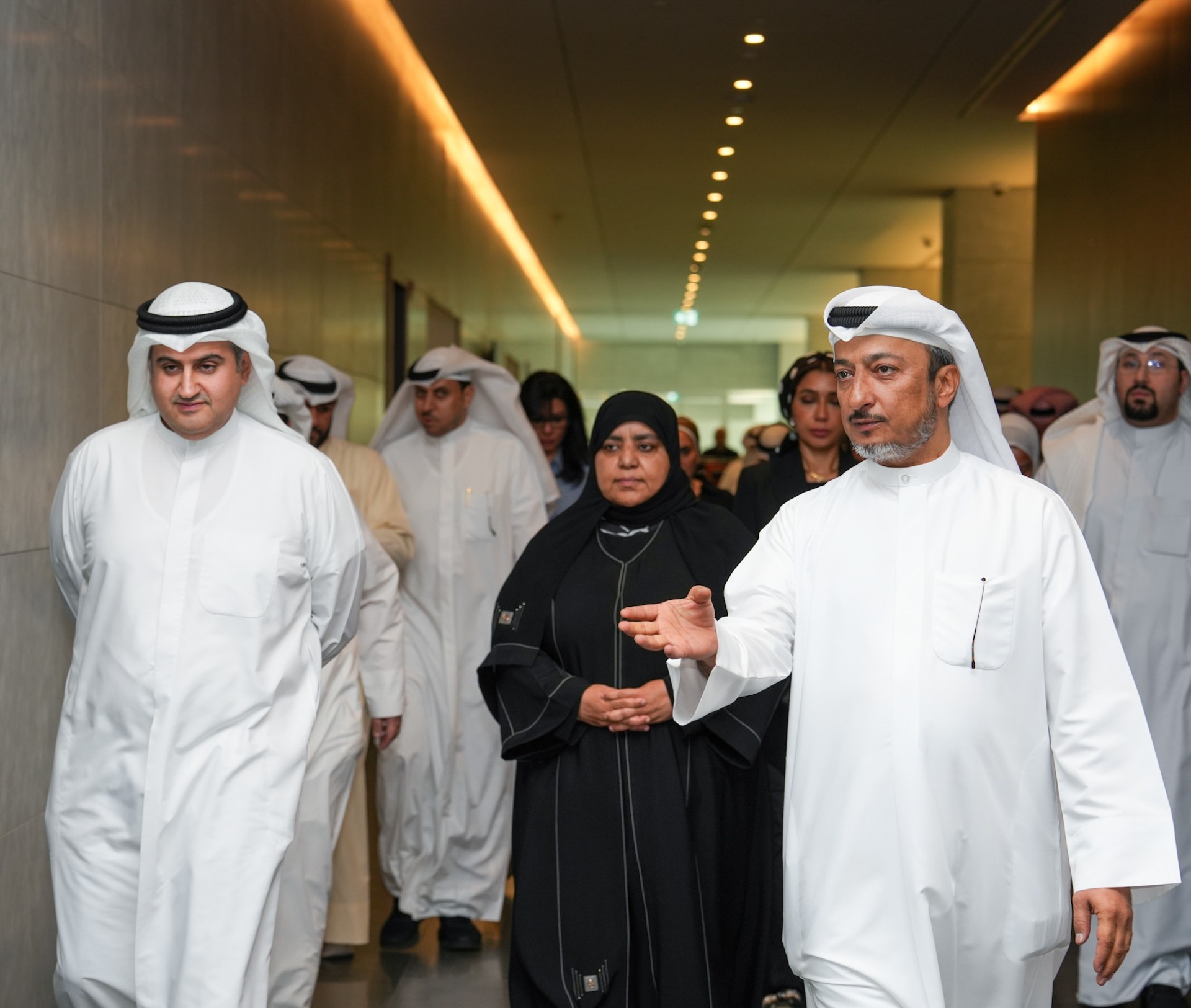 وزير العدل خلال تفقده قصر العدل الجديد بمرافقة وكيل الوزارة بالتكليف ووكيل الوزارة المساعد بالتكليف