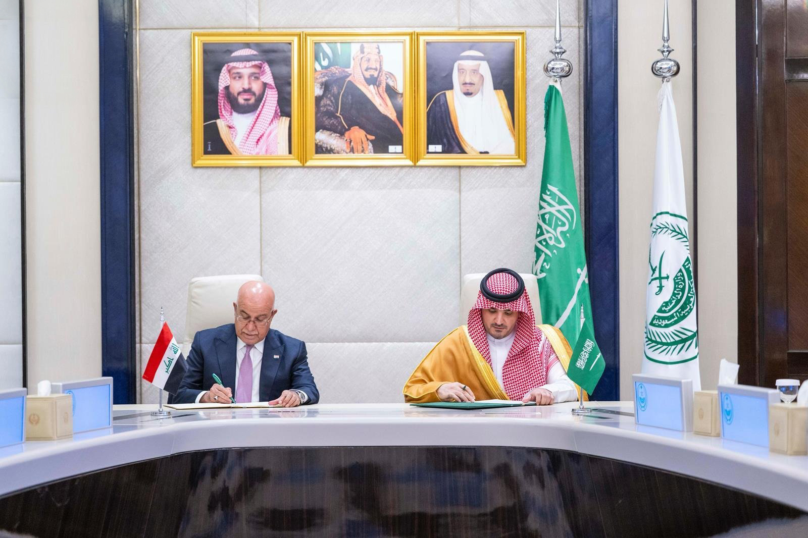 جانب من توقيع مذكرة التفاهم بين السعودية والعراق