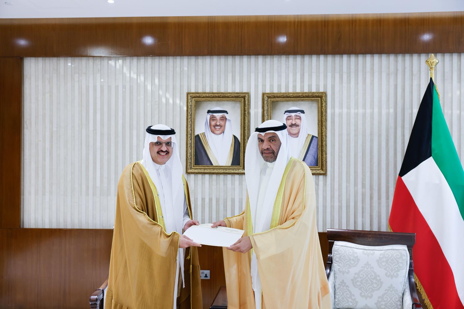 وزير الخارجية خلال استقباله سفير خادم الحرمين الشريفين لدى الكويت وتسلمه الرسالة الخطية