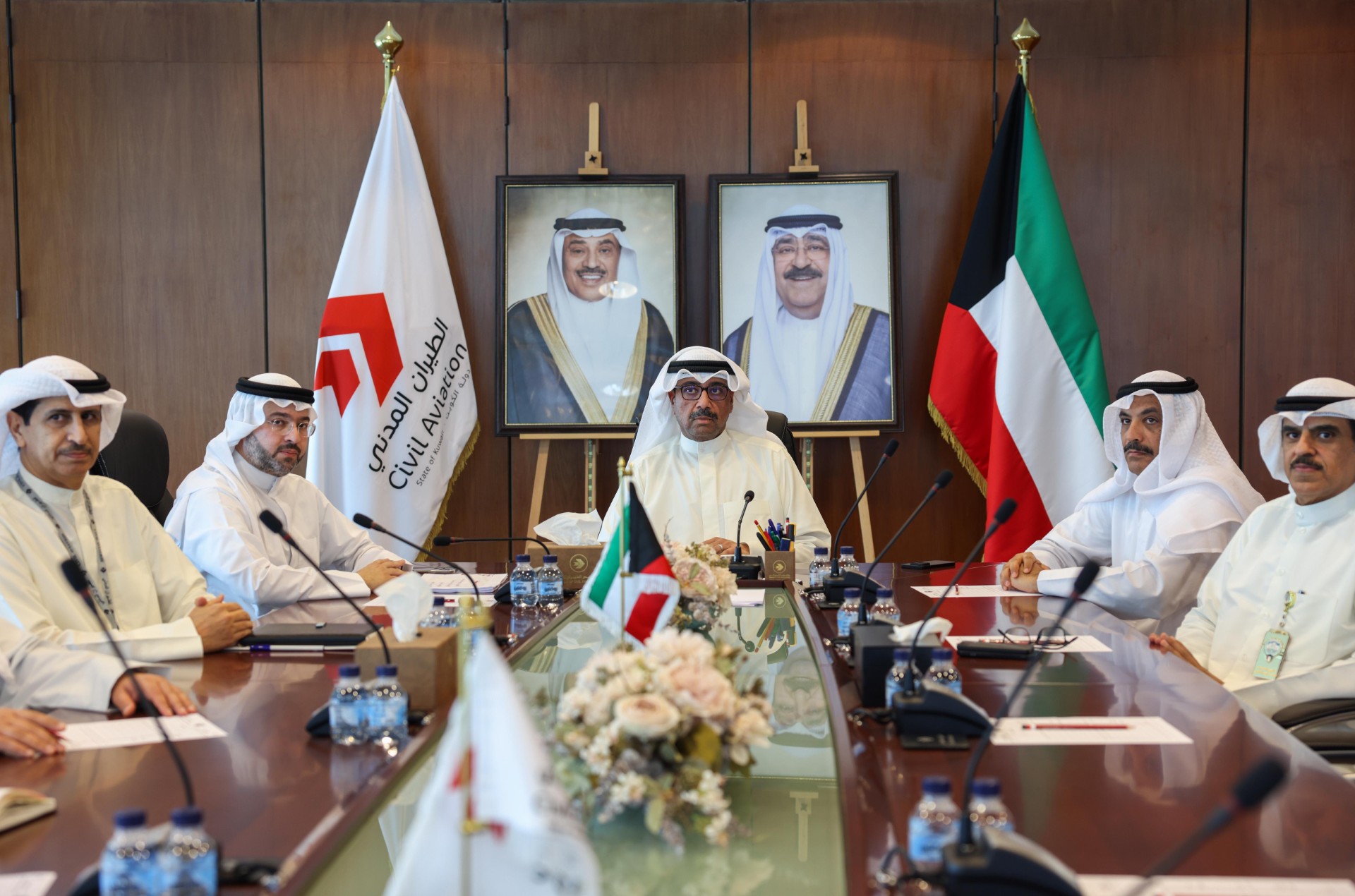 وزير الدفاع الشيخ عبدالله علي عبدالله الصباح خلال زيارته الطيران المدني