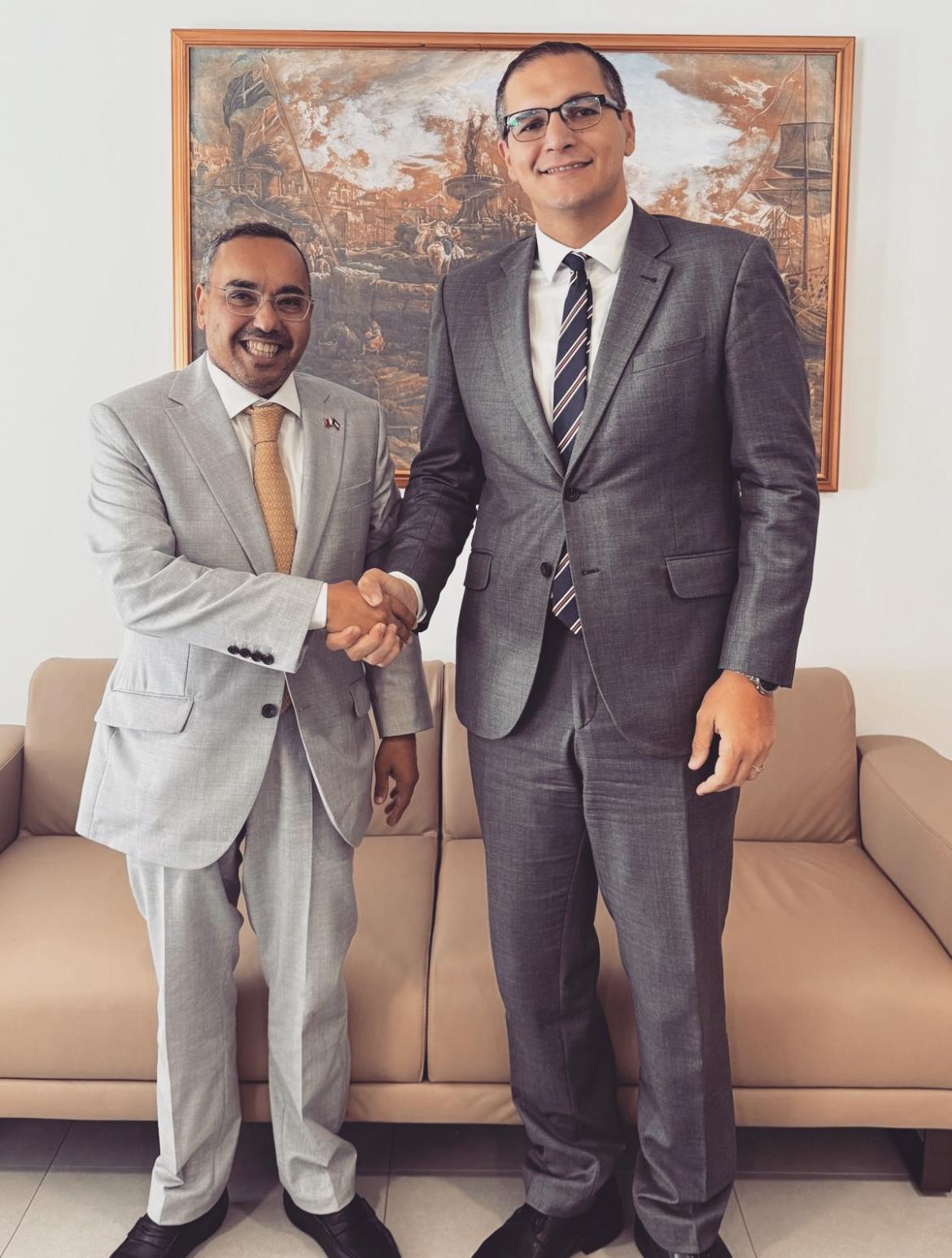 سفير دولة الكويت لدى مالطا مشعل المضف مع وكيل وزارة الخارجية المالطي كريستوفر كوتايار