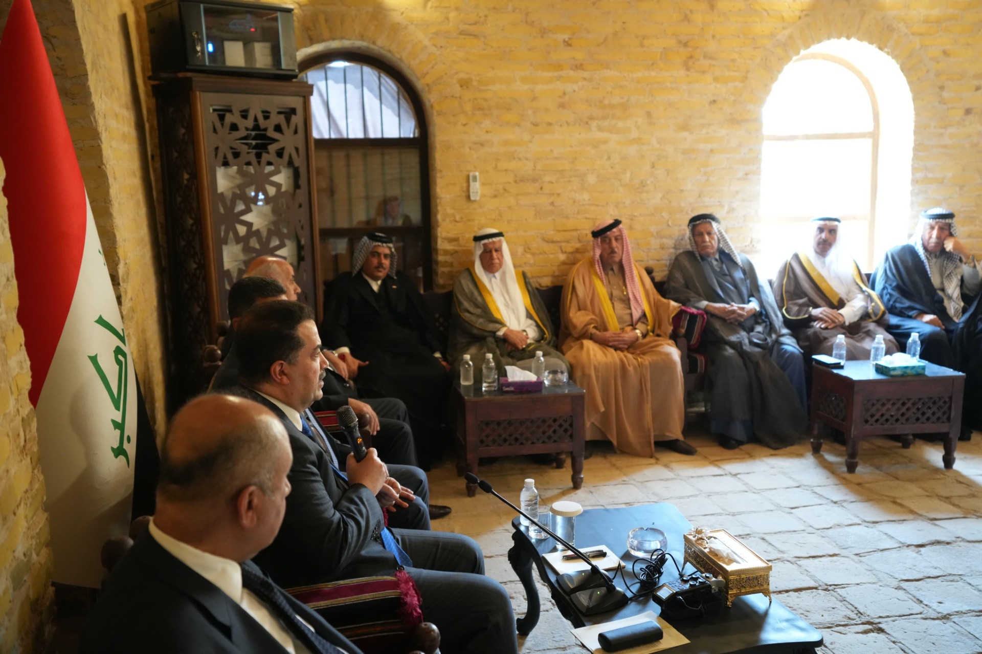 Al-Sudani s'exprimant lors d'une conférence tribale