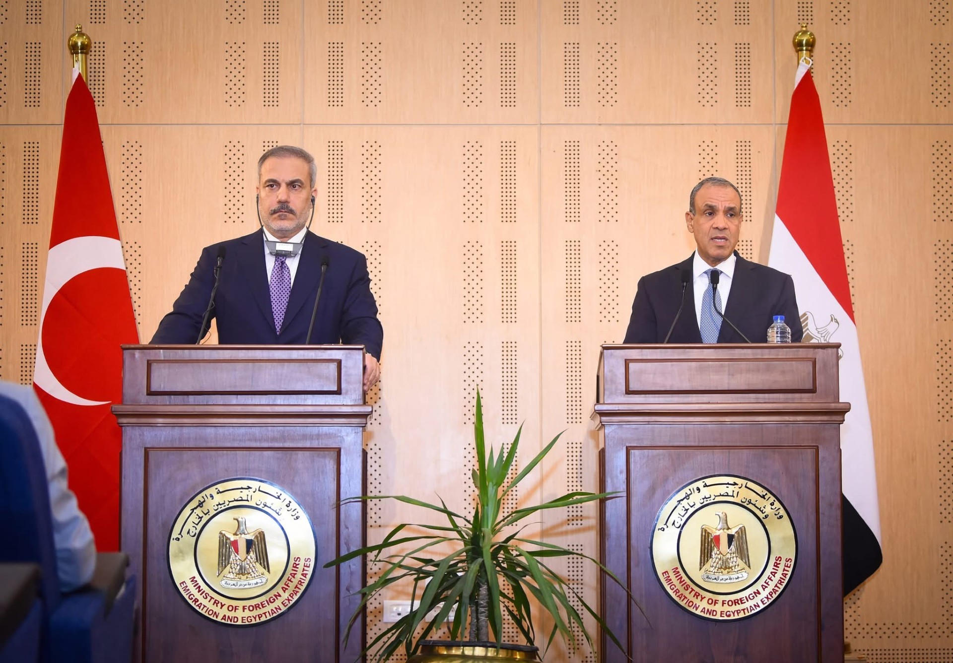 وزير الخارجية المصري بدر عبدالعاطي ونظيره  التركي هاكان فيدان خلال المؤتمر الصحفي