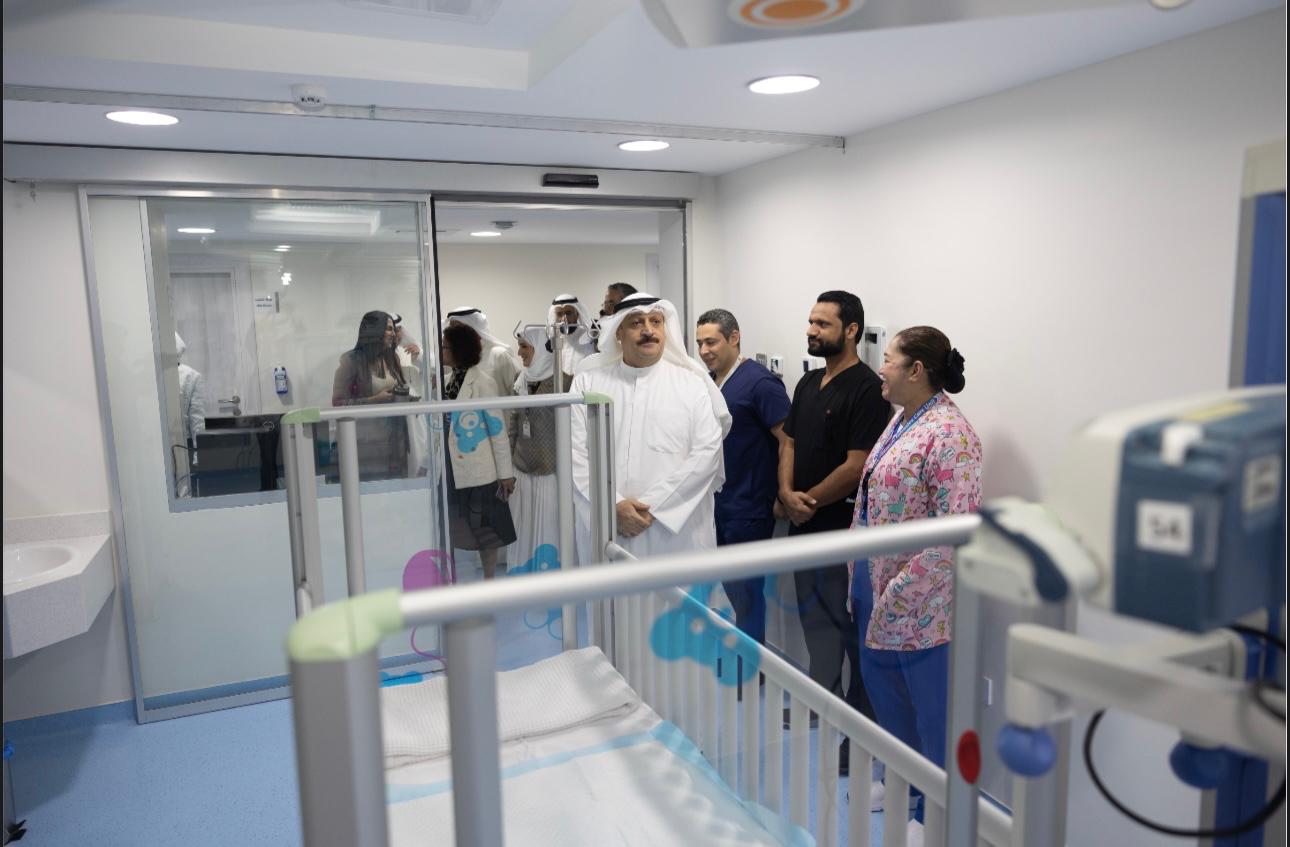 وزير الصحة الدكتور احمد العوضي يتفقد وحدة العناية المركزة للاطفال في المستشفى الاميري