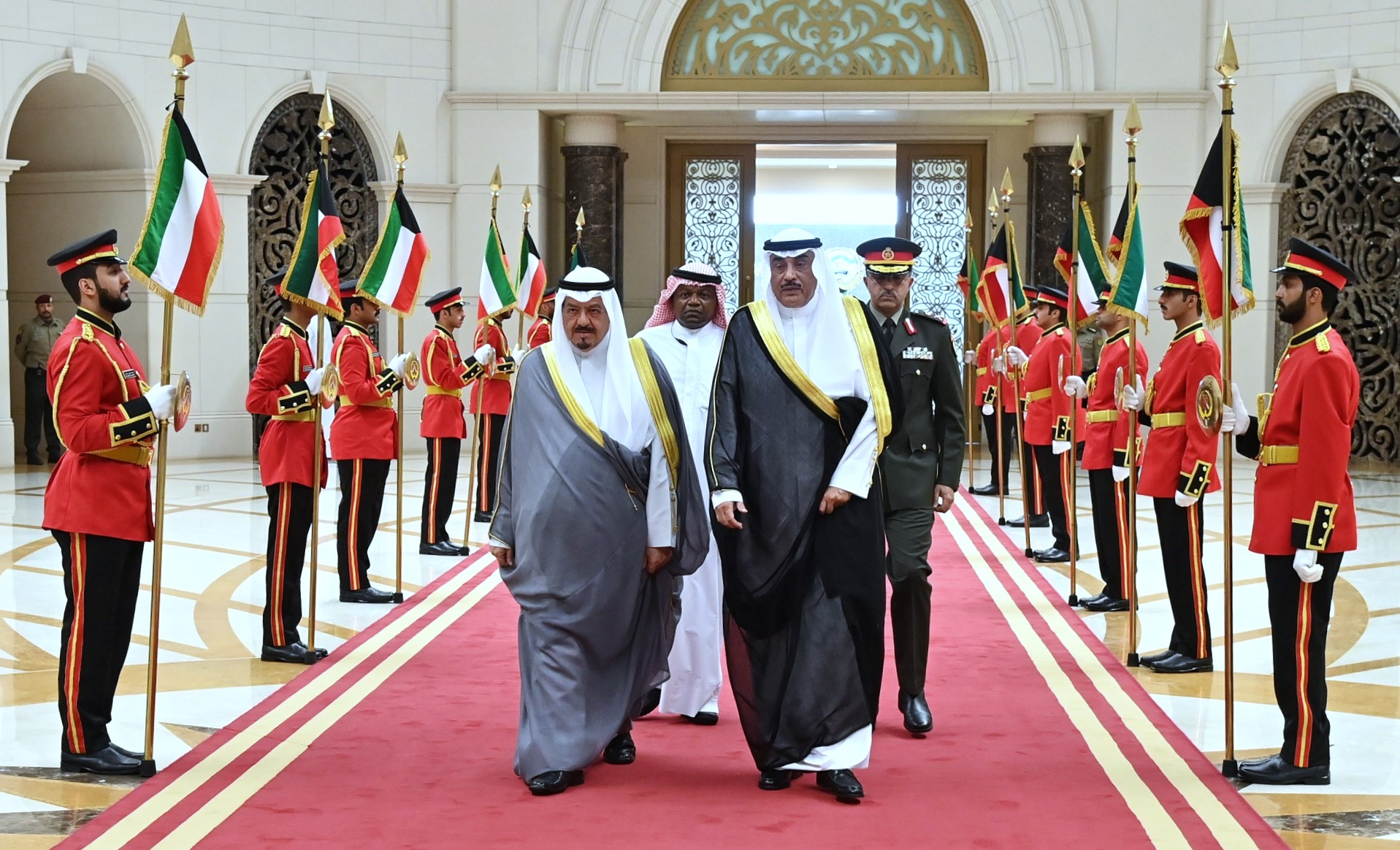 Le représentant de Son Altesse l’Emir, Son Altesse le Prince héritier se rend au Qatar pour participer au Sommet arabo-islamique.