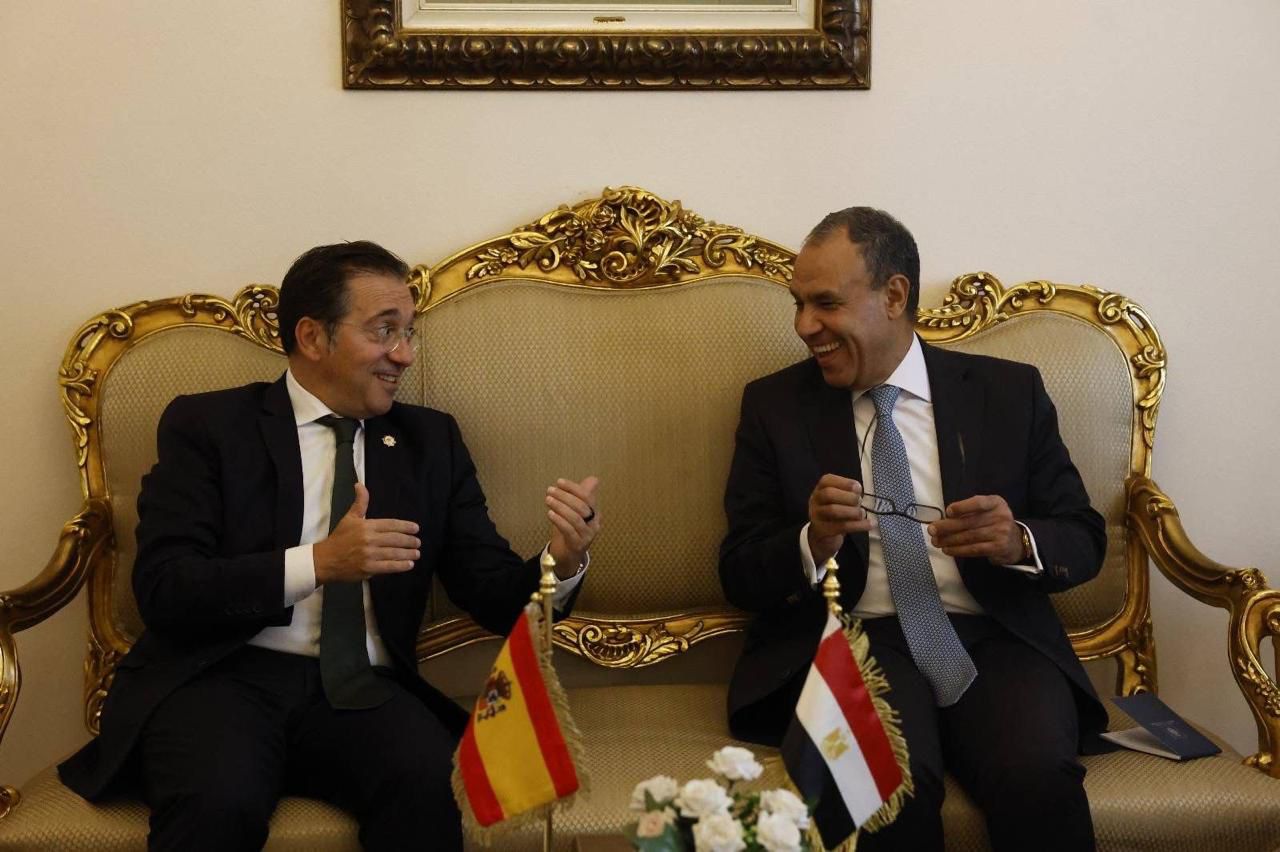وزير الخارجية المصري بدر عبدالعاطي ونظيره الاسباني خوسيه ألباريس.