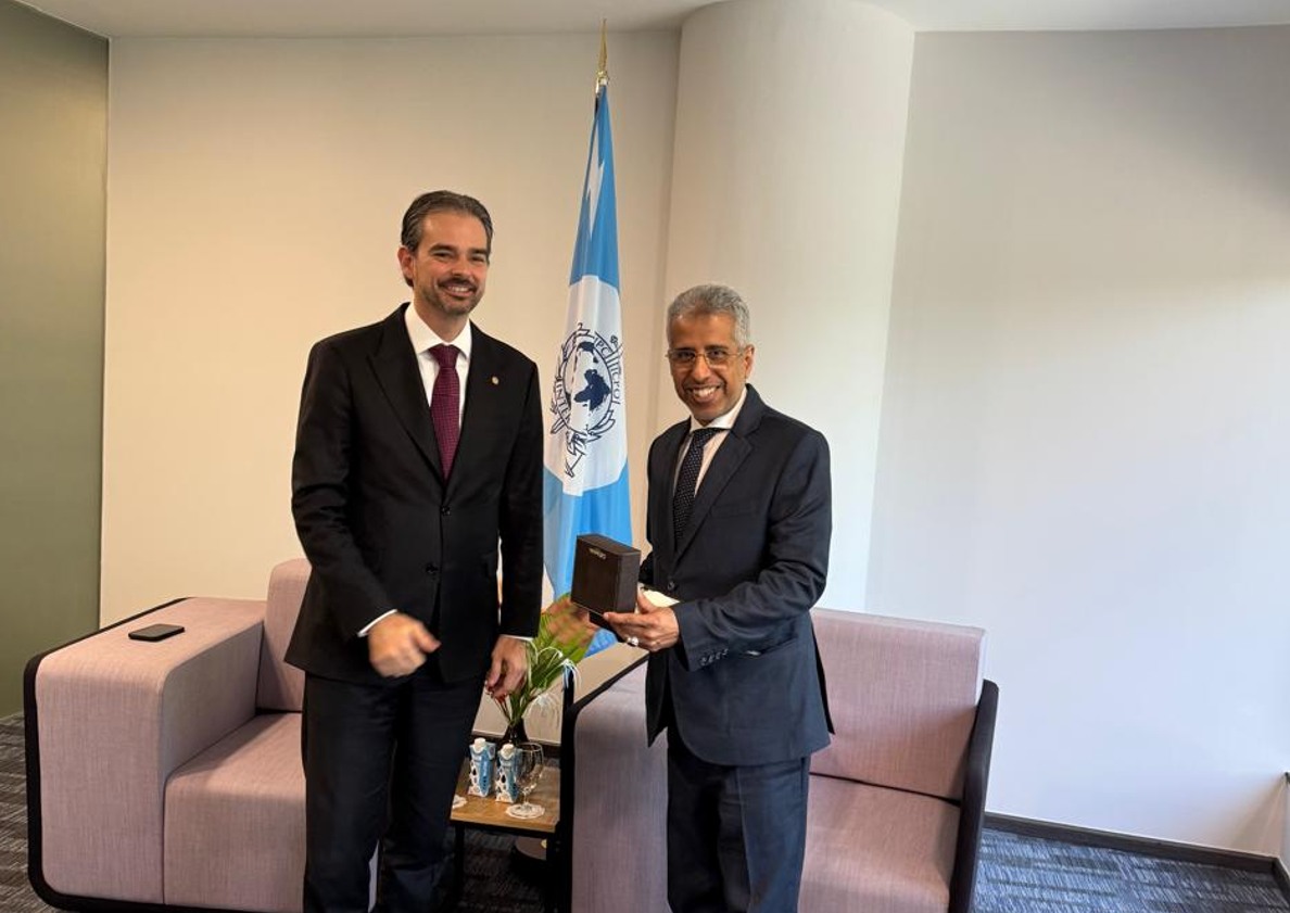 الأمين العام لمجلس وزراء الداخلية العرب محمد كومان مع الأمين العام للمنظمة الدولية للشرطية الجنائية (إنتربول) فالديسي أوركيزا