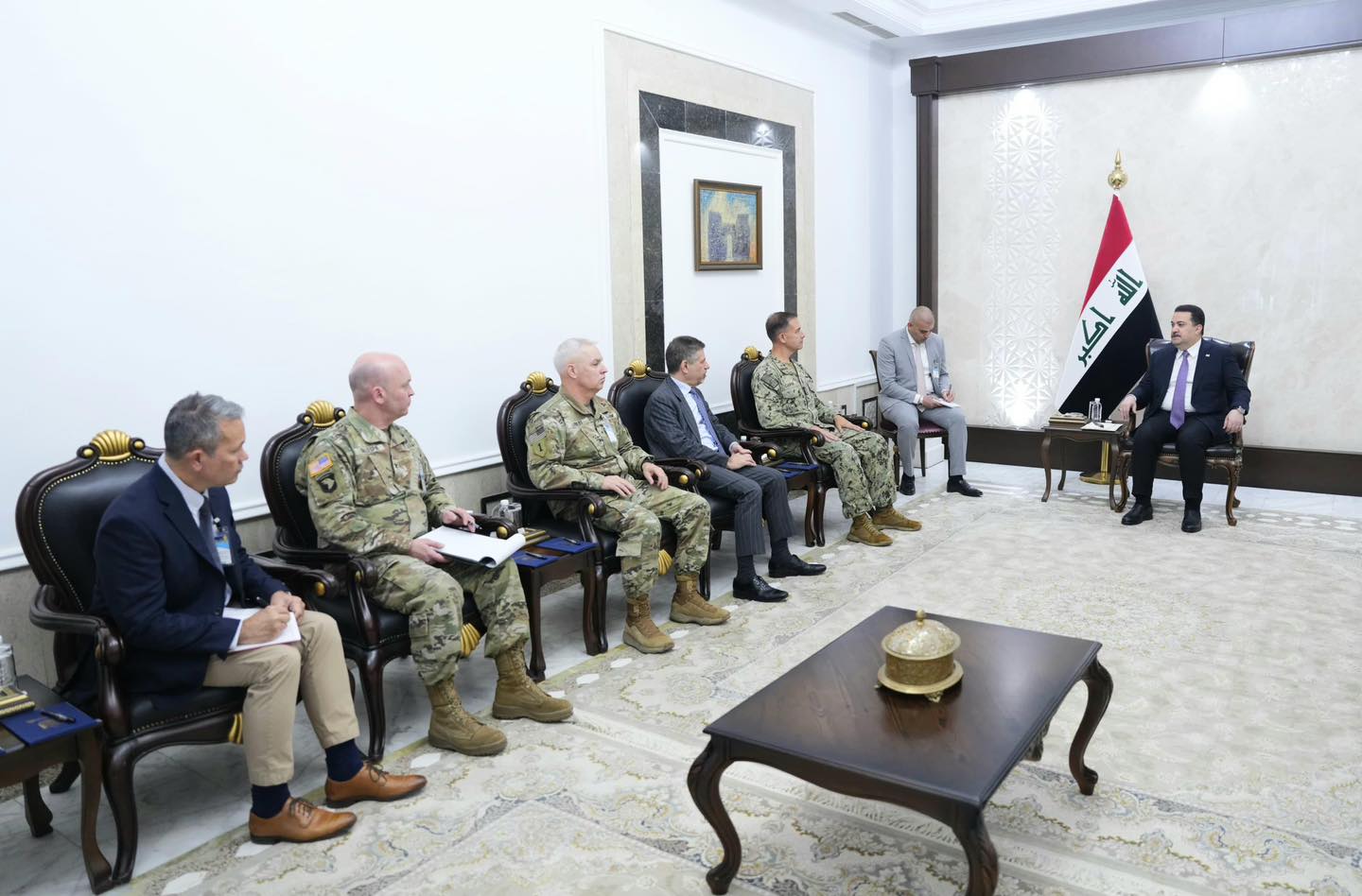 رئيس الوزراء العراقي يستقبل قائد القيادة الامريكية الوسطى