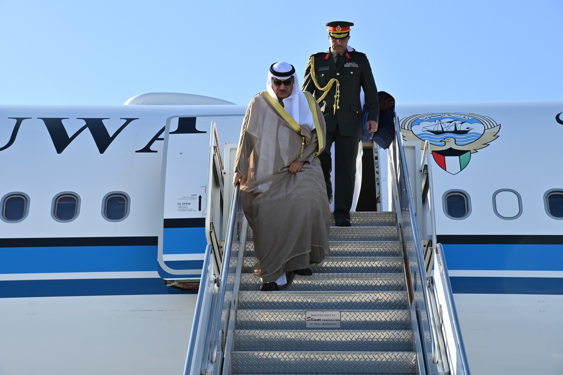 ممثل حضرة صاحب السمو أمير البلاد الشيخ مشعل الأحمد الجابر الصباح سمو ولي العهد الشيخ صباح خالد الحمد الصباح أثناء وصول سموه إلى نيويورك