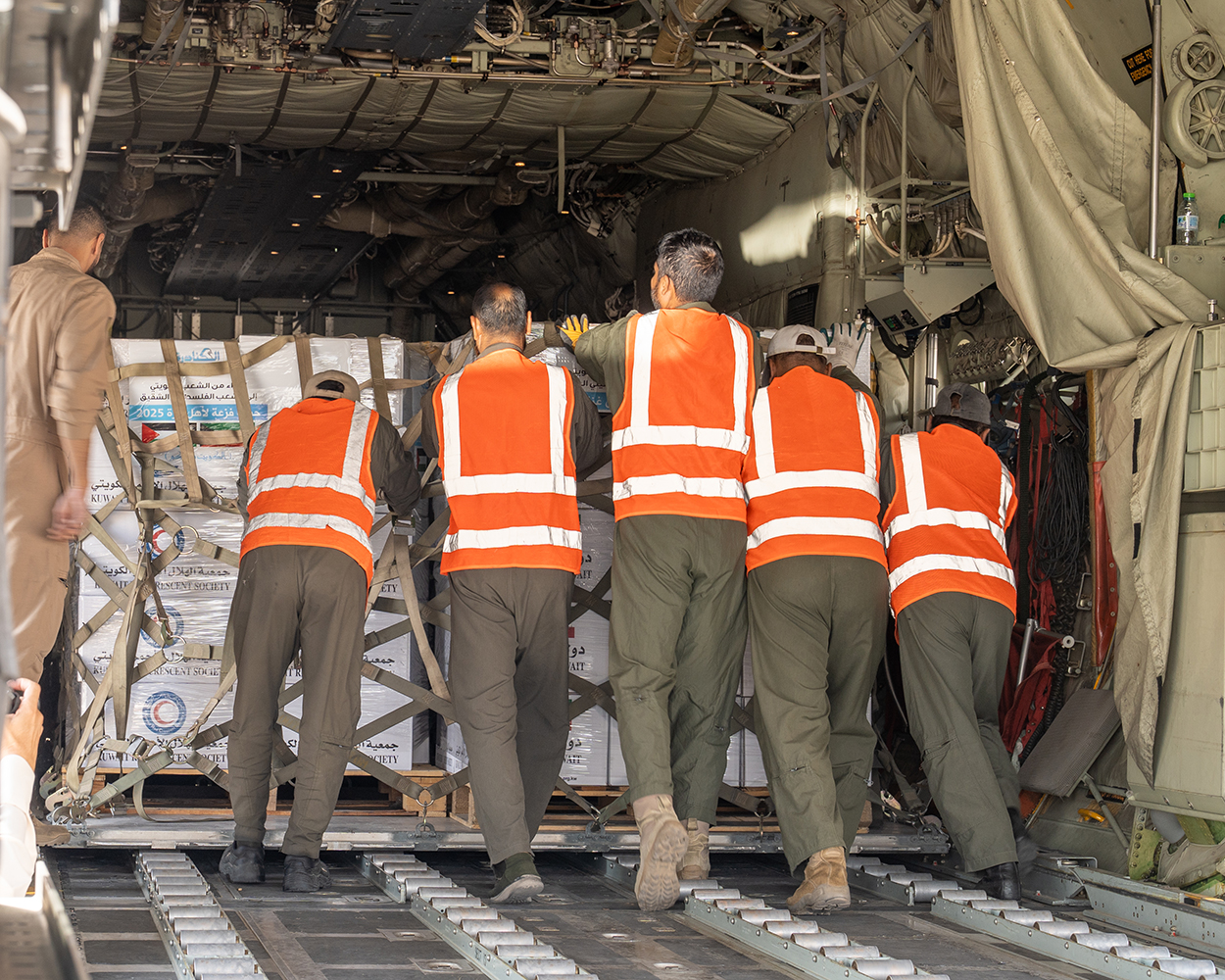 Kuwait dispatches 12th planeload of relief supplies to Gaza