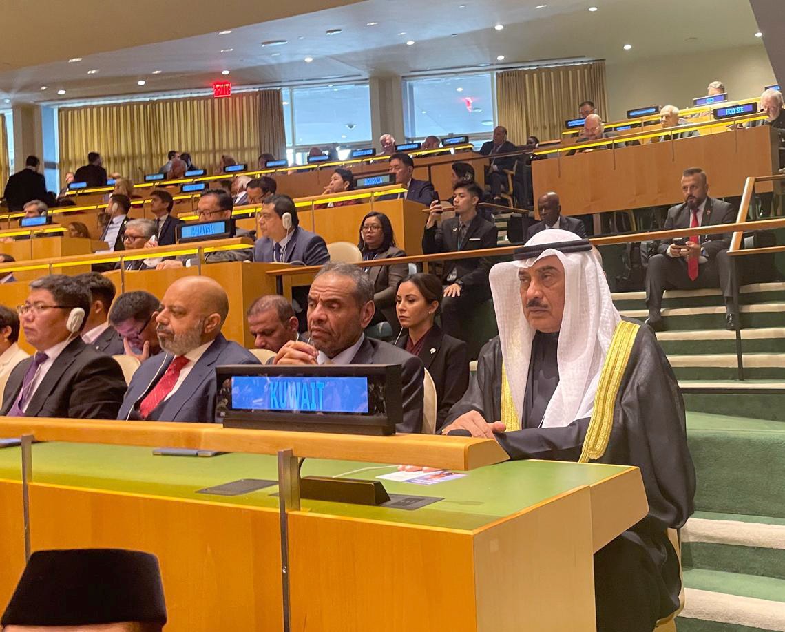 Le représentant de Son Altesse l’Emir du Koweït, Cheikh Mechaal Al-Ahmed Al-Jaber Al-Sabah, Son Altesse le Prince héritier, Cheikh Sabah Khaled Al-Hamad Al-Sabah