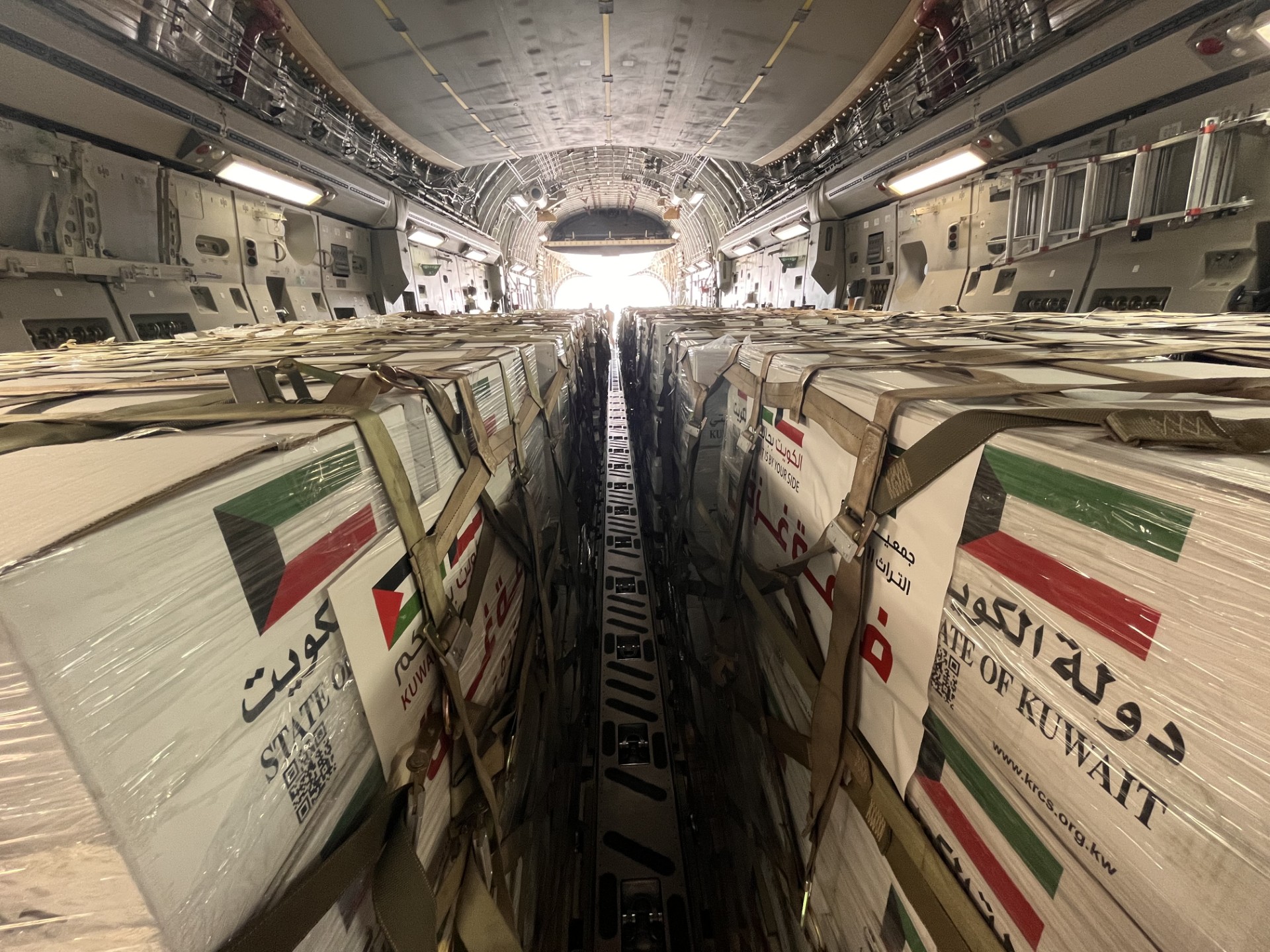 Décollage du 13e avion de secours du pont aérien koweïtien vers Gaza.
