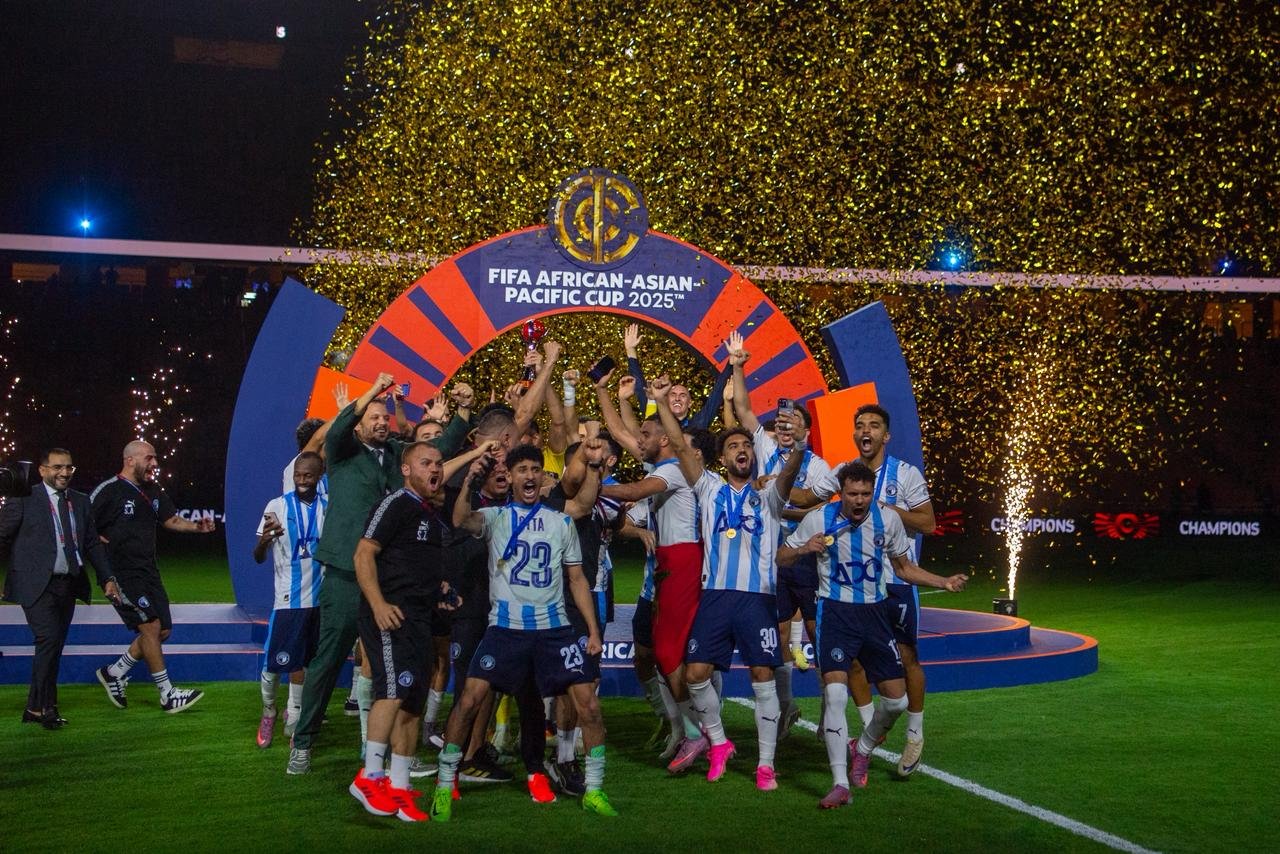بيراميدز المصري يتوج بطلا لكأس القارات الثلاث بعد فوزه على الأهلي السعودي