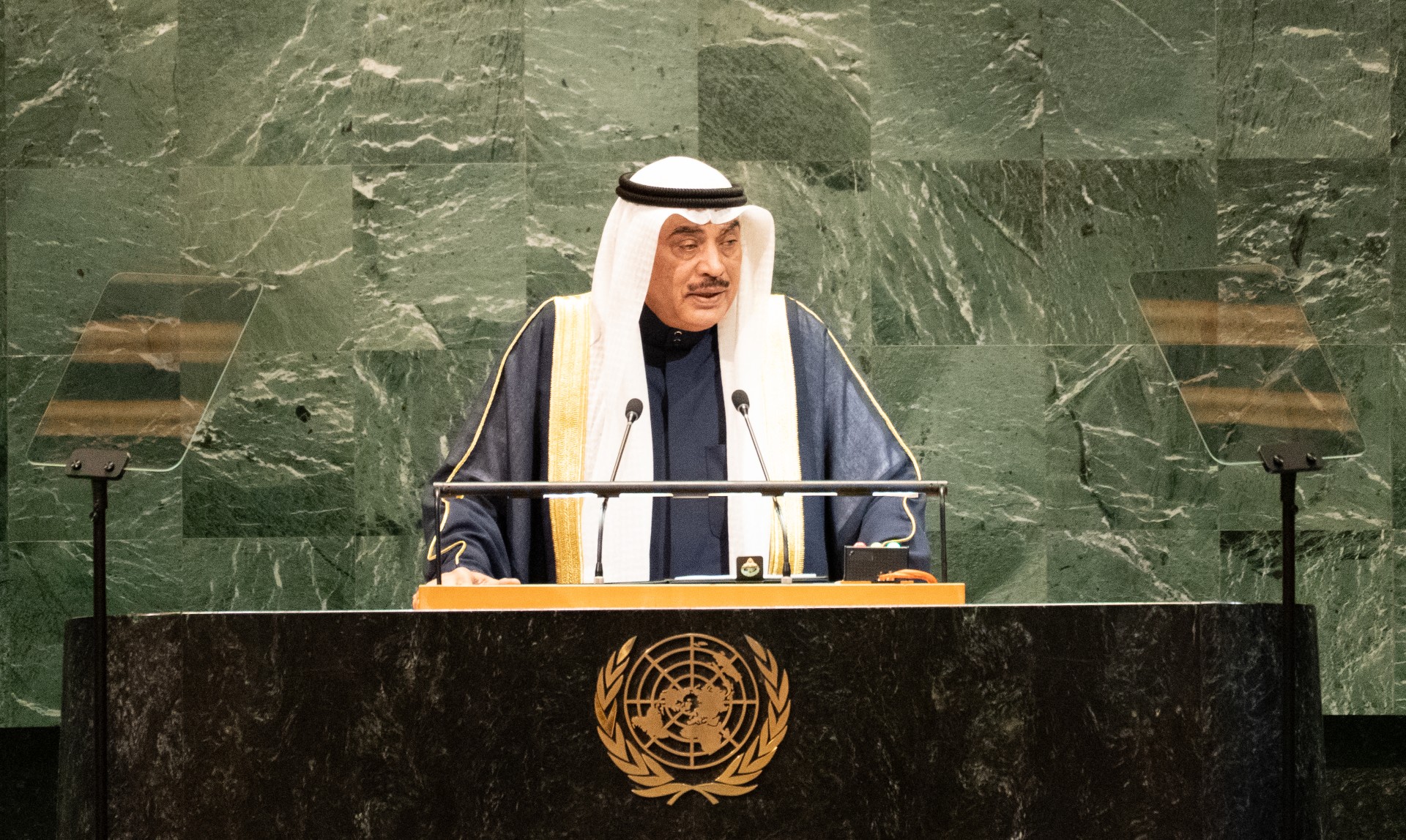 Le représentant de Son Altesse l’Emir Cheikh Mechaal Al-Ahmad Al-Jaber Al-Sabah, Son Altesse le Prince héritier Cheikh Sabah Khaled Al-Hamad Al-Sabah.