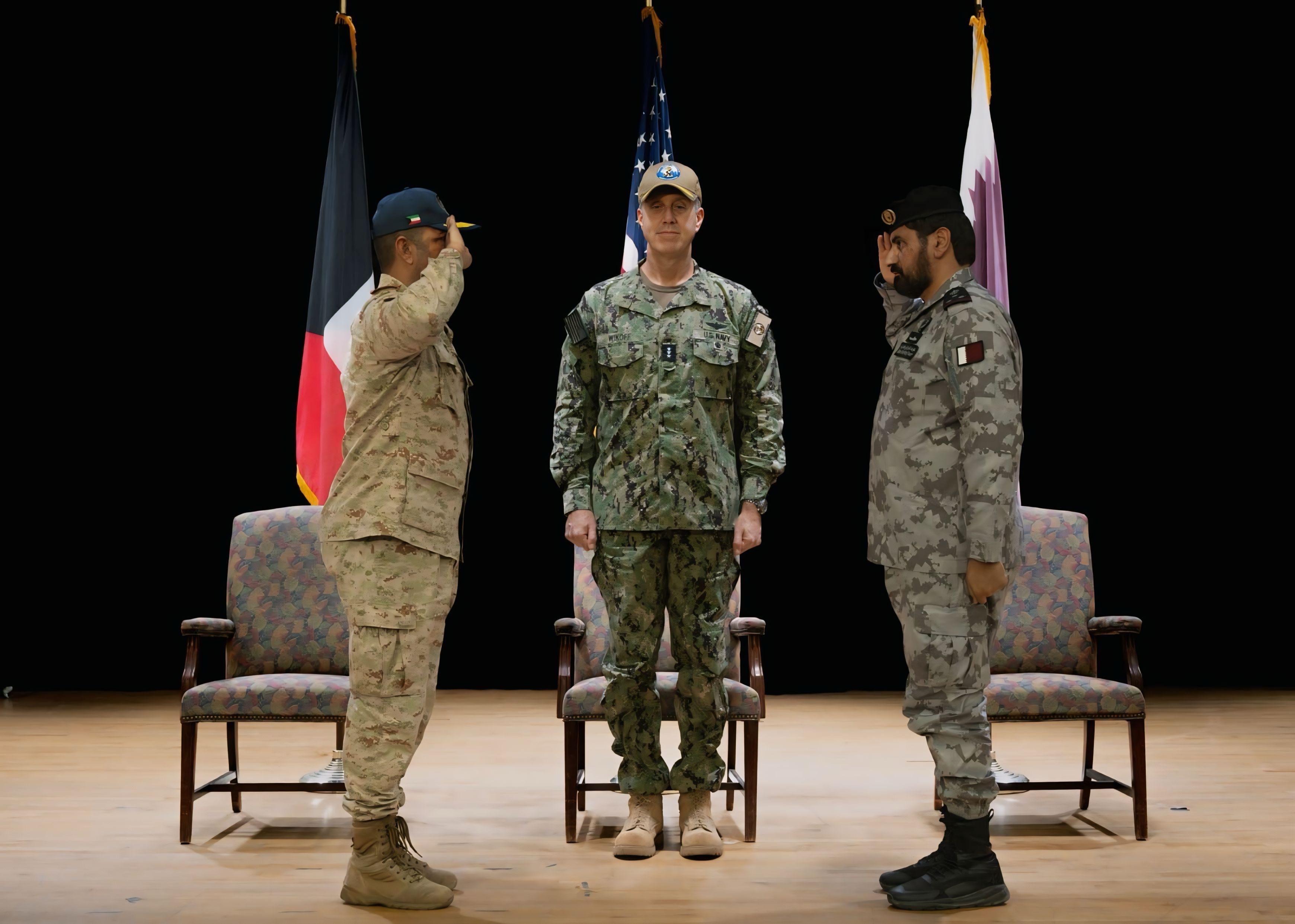 القوة البحرية الكويتية تسلم قيادة قوة الواجب المختلطة 152 إلى القوة البحرية الأميرية القطرية