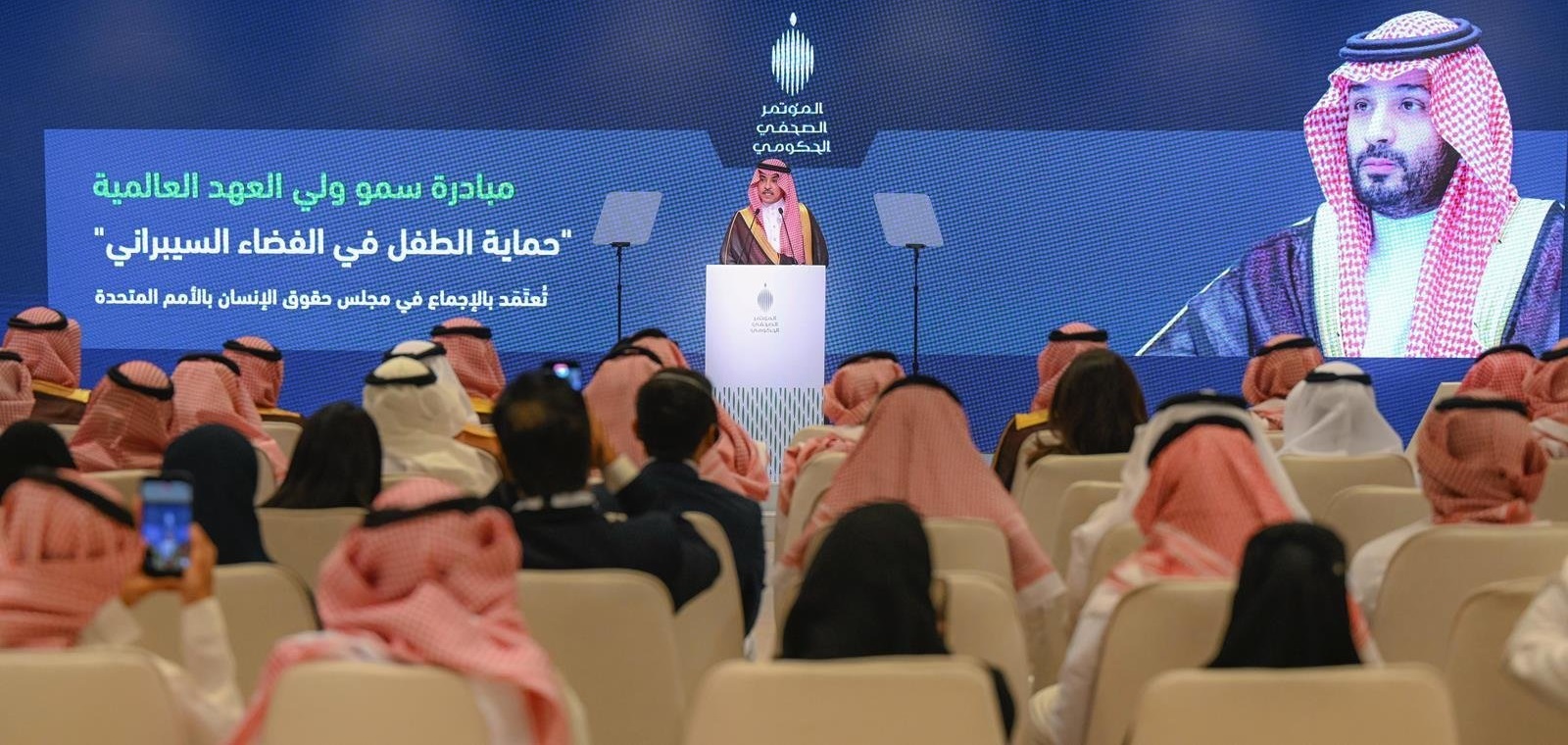 وزير الإعلام السعودي سلمان الدوسري