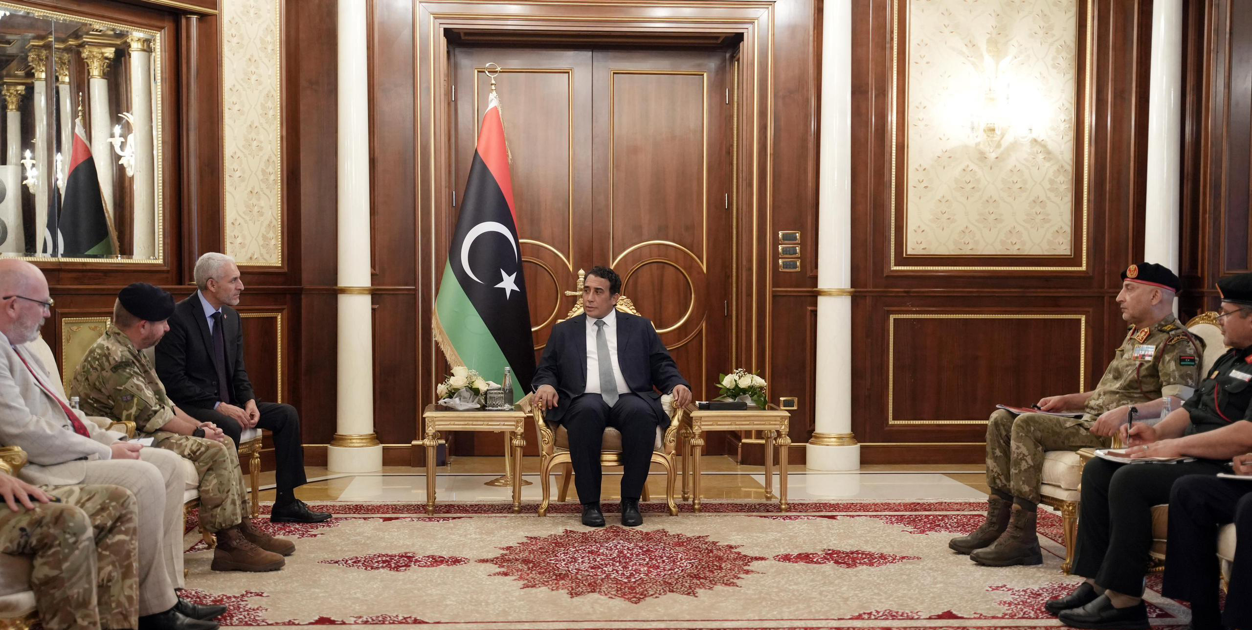 رئيس المجلس الرئاسي الليبي محمد المنفي مع الوفد البريطاني