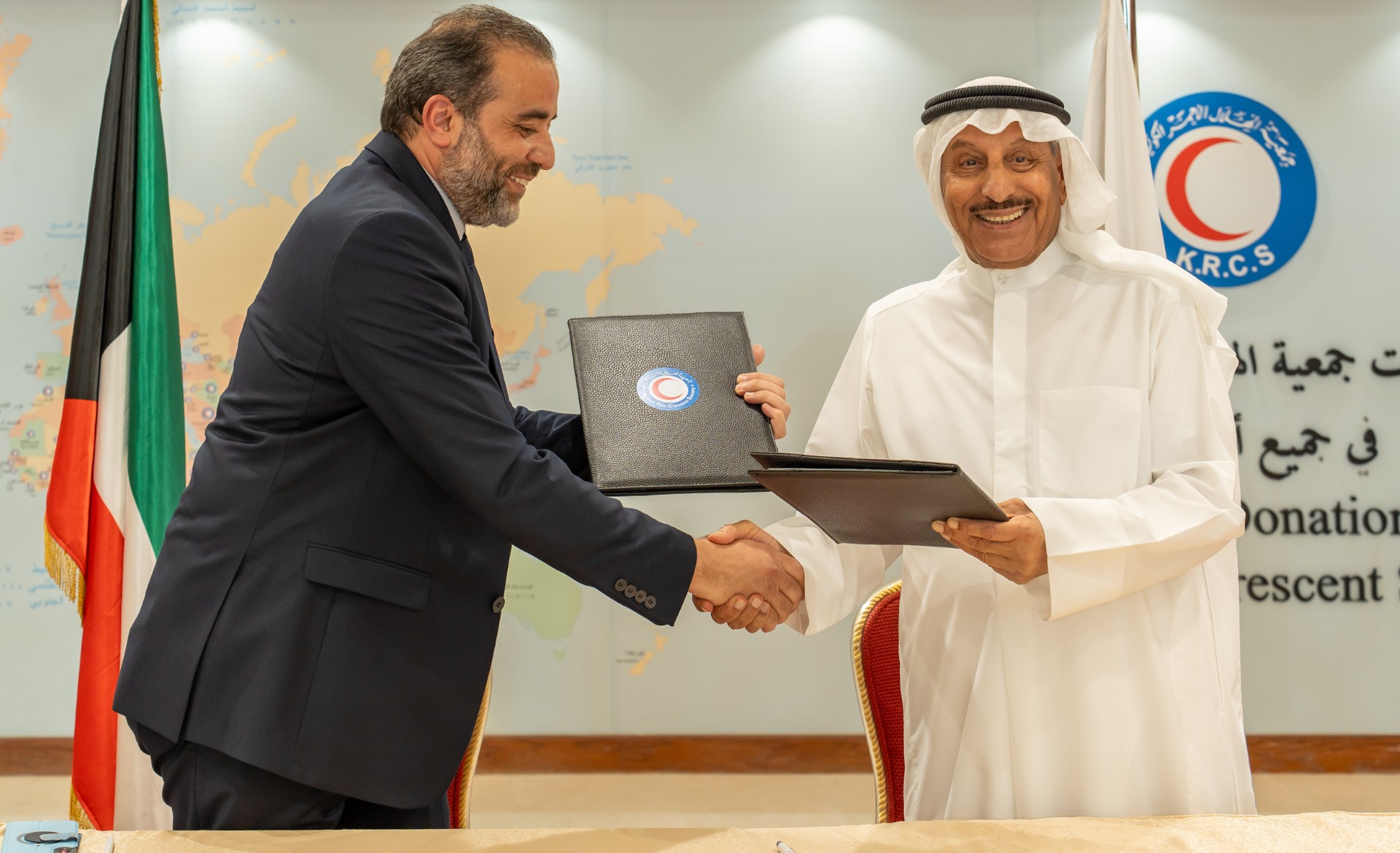 La signature de l'accord de coopération entre le Croissant-Rouge koweïtien et l'Institut américain pour la sécurité et la santé