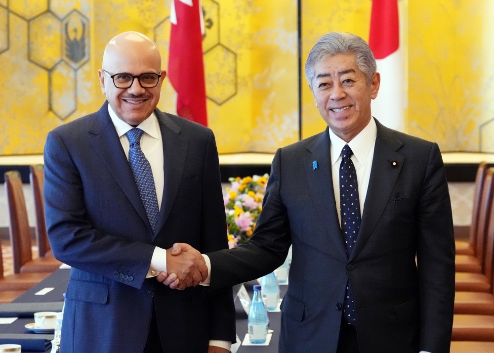 Japanese Foreign Minister Takeshi Iwaya and Bahraini Foreign Minister Abdullatif bin Rashid Al-Zayani