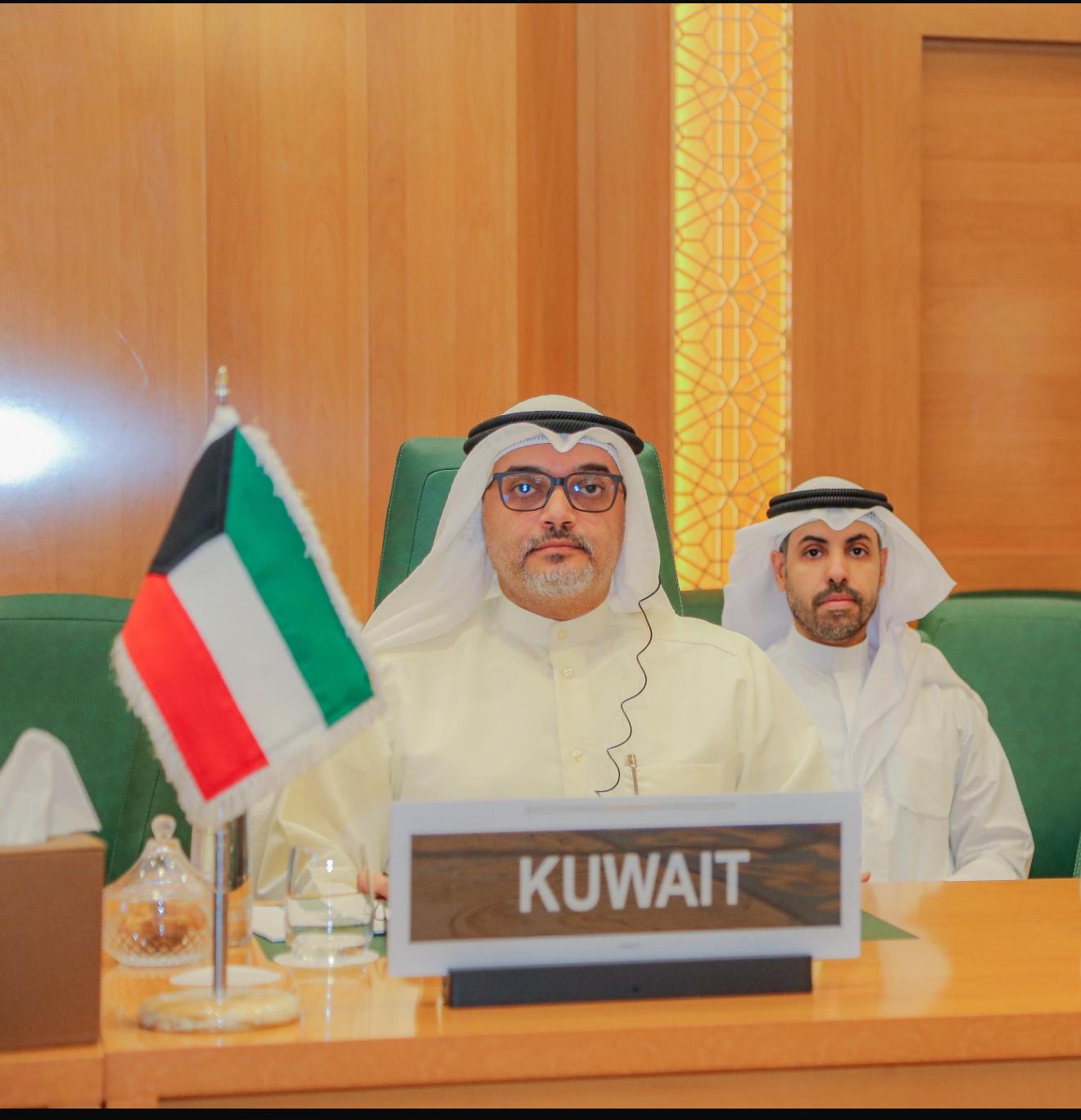 القنصل العام لدولة الكويت في جدة ومندوبها الدائم لدى منظمة التعاون الإسلامي يوسف التنيب خلال الاجتماع
