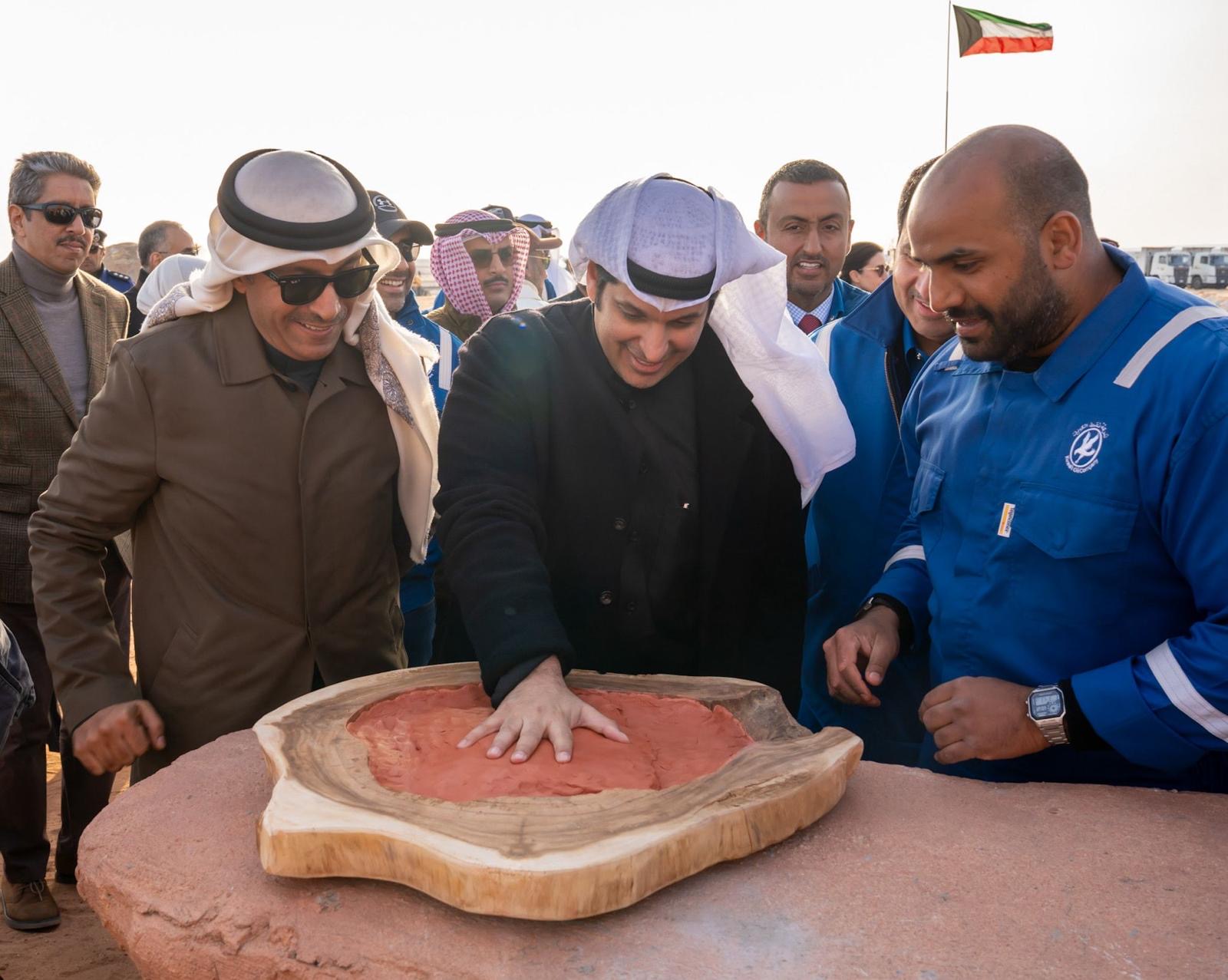 Kuwaiti Minister of Information and Culture and Minister of State for Youth Affairs opens the "Kuwait Geopark" project north of Kuwait Bay.