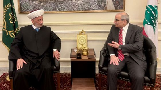 رئيس مجلس الوزراء اللبناني نواف سلام يلتقي مع مفتي لبنان الشيخ عبد اللطيف دريان