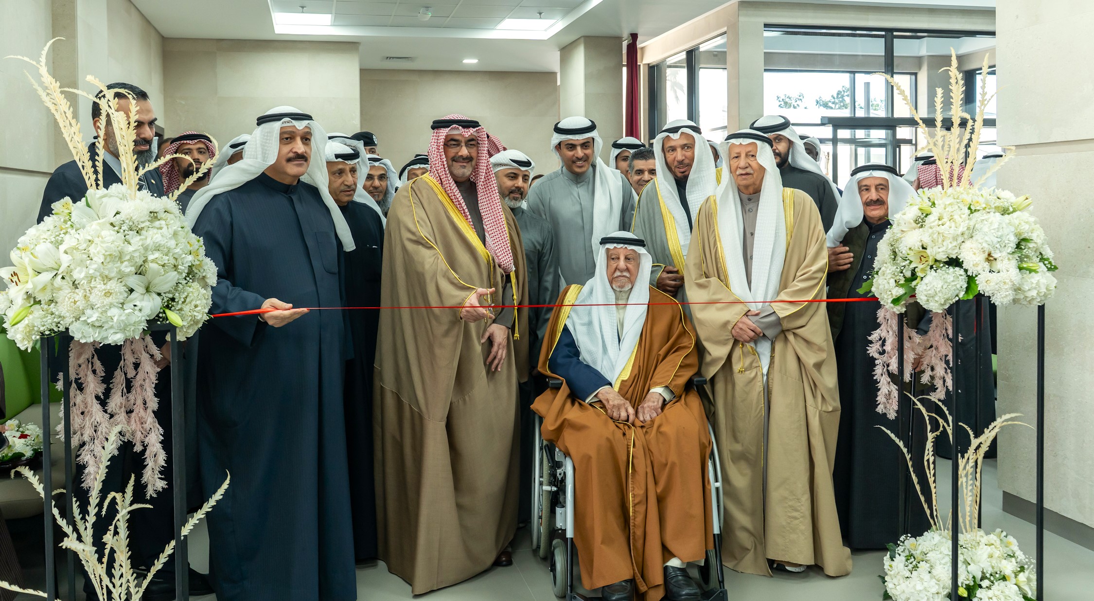 Le centre est composé de 49 cabinets, de neuf salles de radiologie bien équipées ainsi que d’un service des urgences, de laboratoires, d’une pharmacie et d’une salle de réunions.