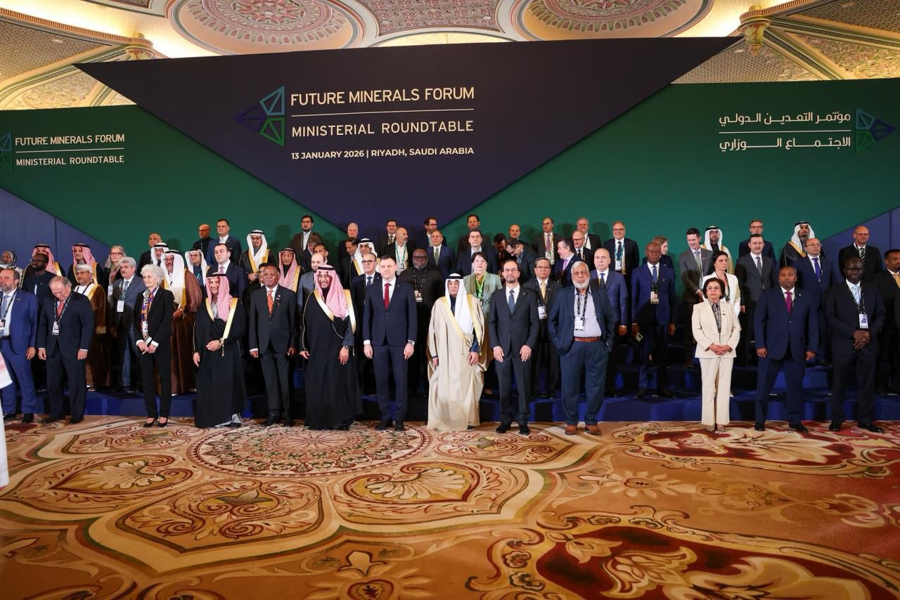 Les participants au forun sur les minéraux du futur