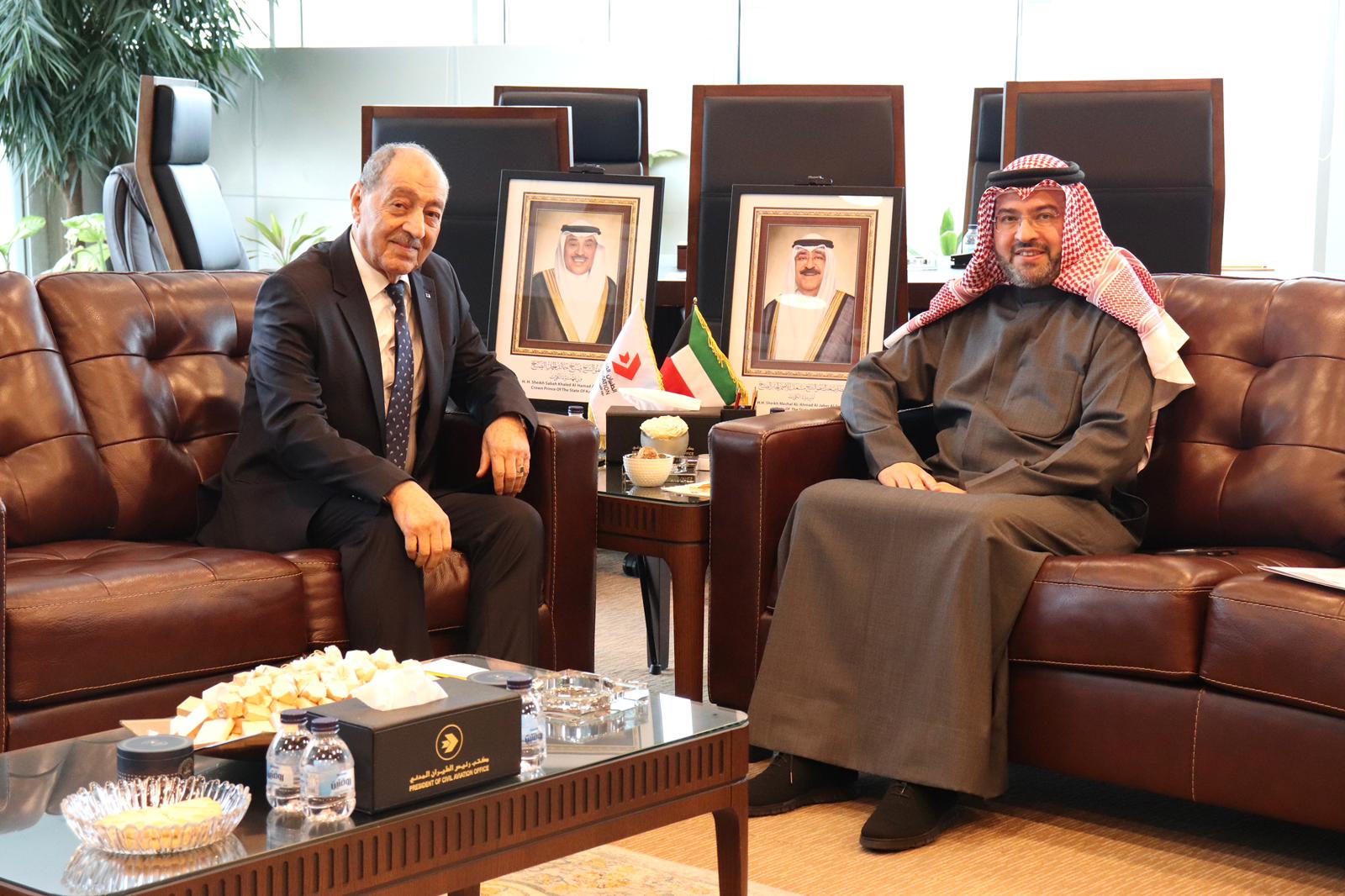 رئيس (الطيران المدني) الكويتية يبحث مع سفير الجزائر سبل تعزيز التعاون المشترك